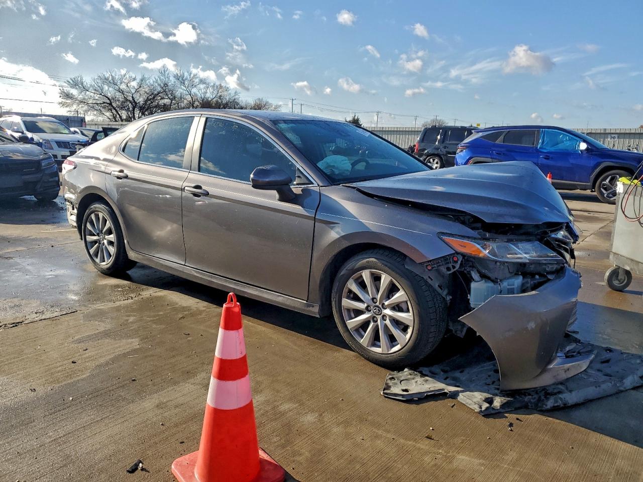 2020 TOYOTA CAMRY LE photo 4