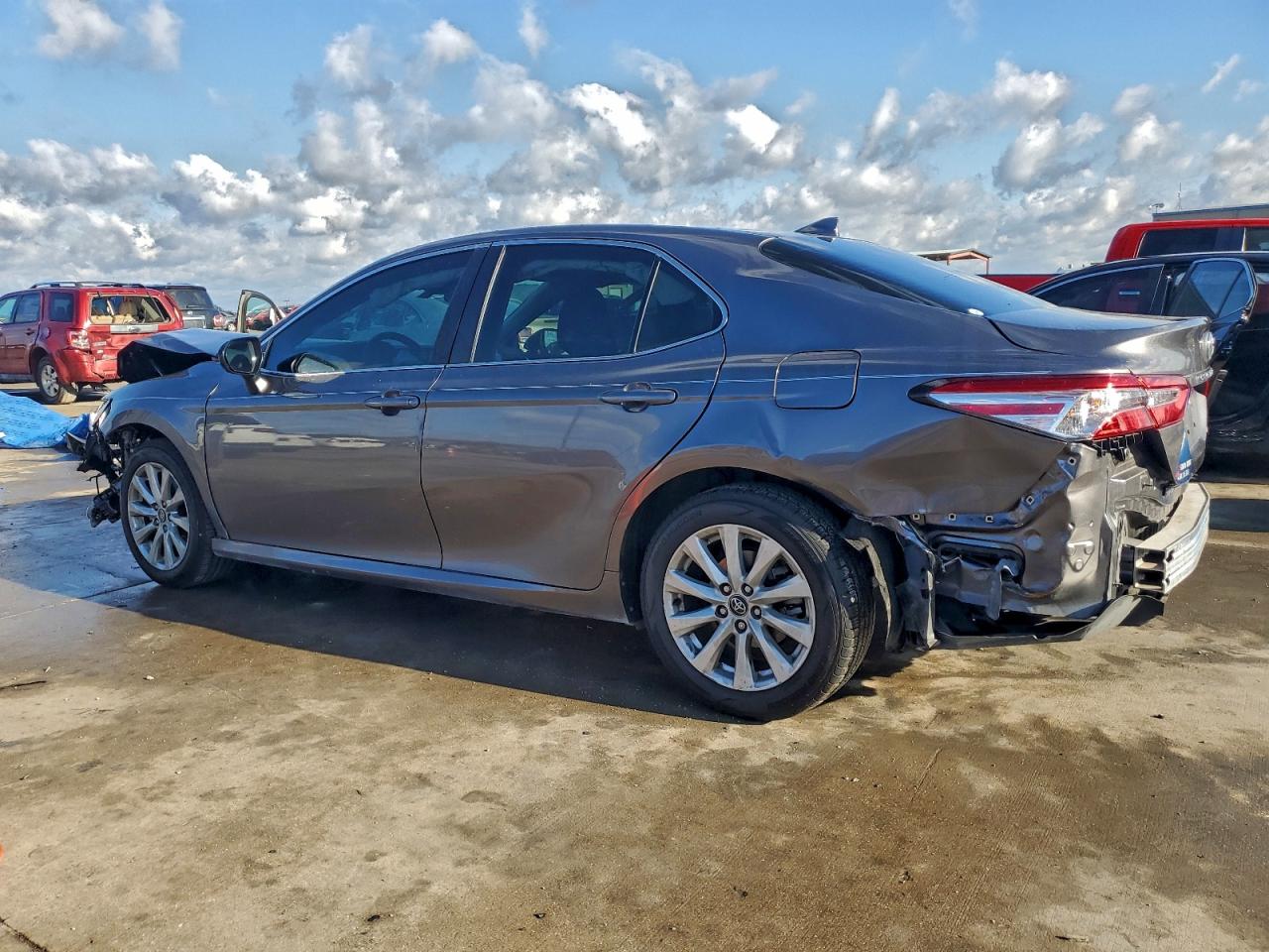 2020 TOYOTA CAMRY LE photo 2