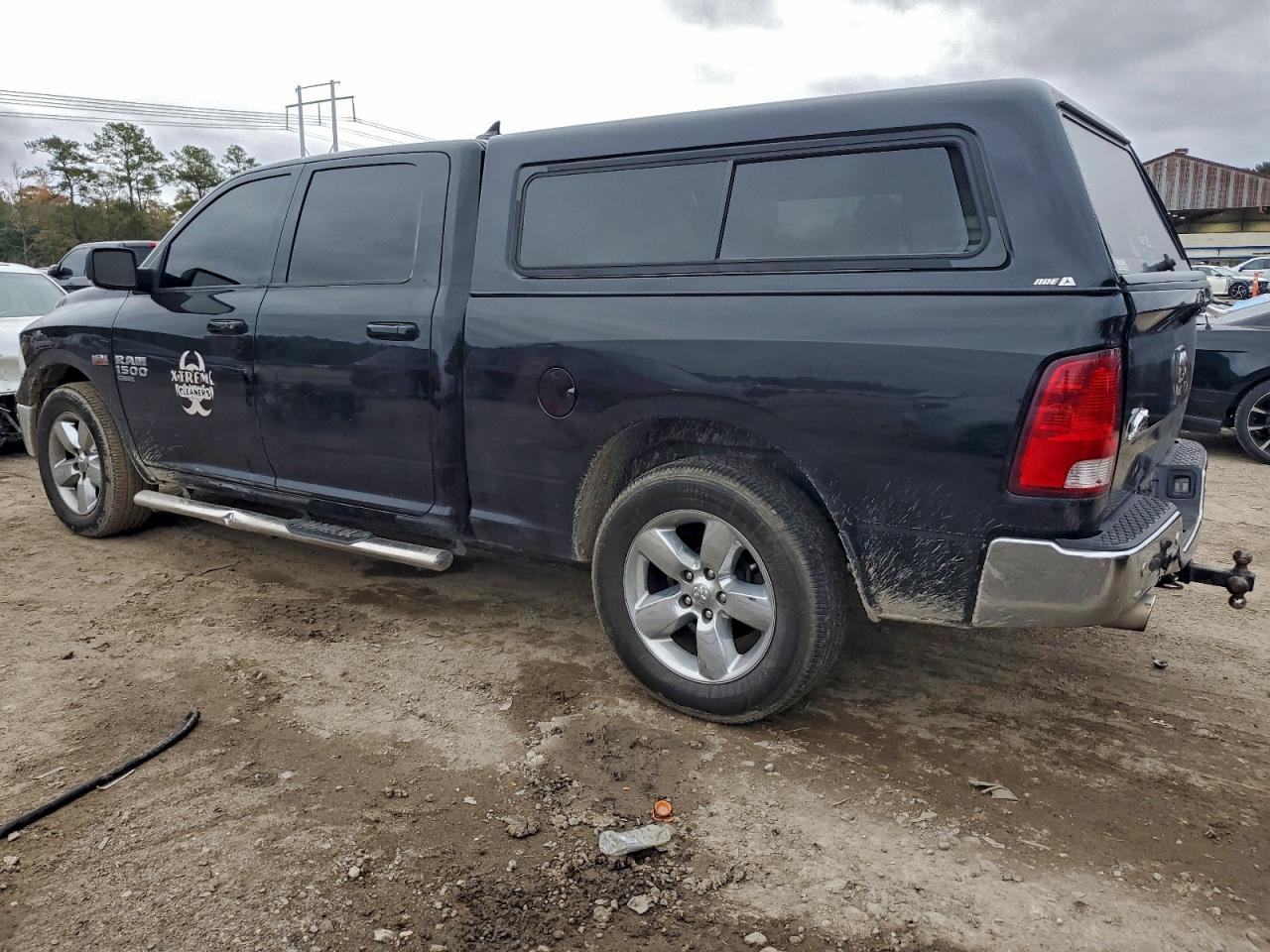 2019 RAM 1500 CLASSIC SLT photo 2