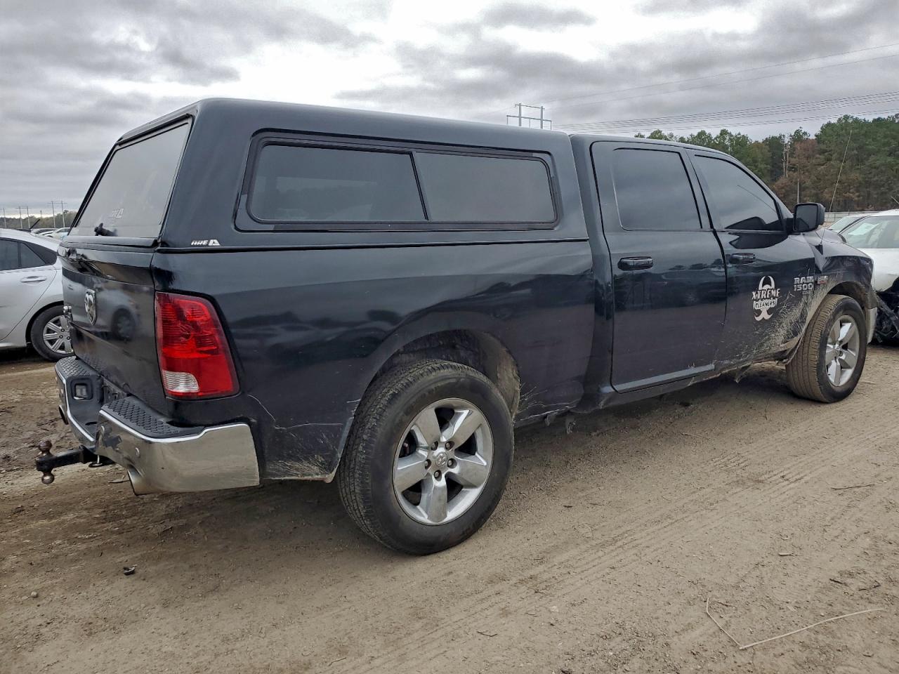 2019 RAM 1500 CLASSIC SLT photo 3