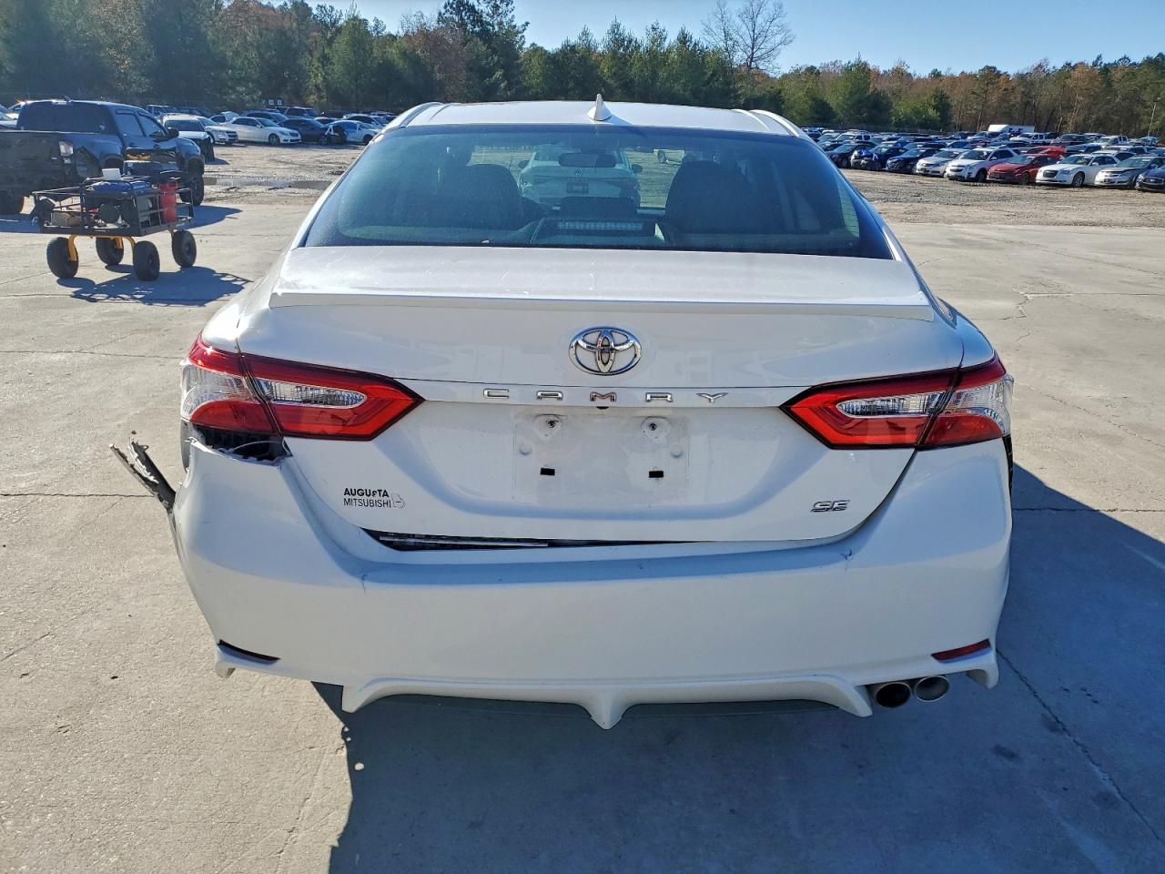 2020 TOYOTA CAMRY SE photo 6