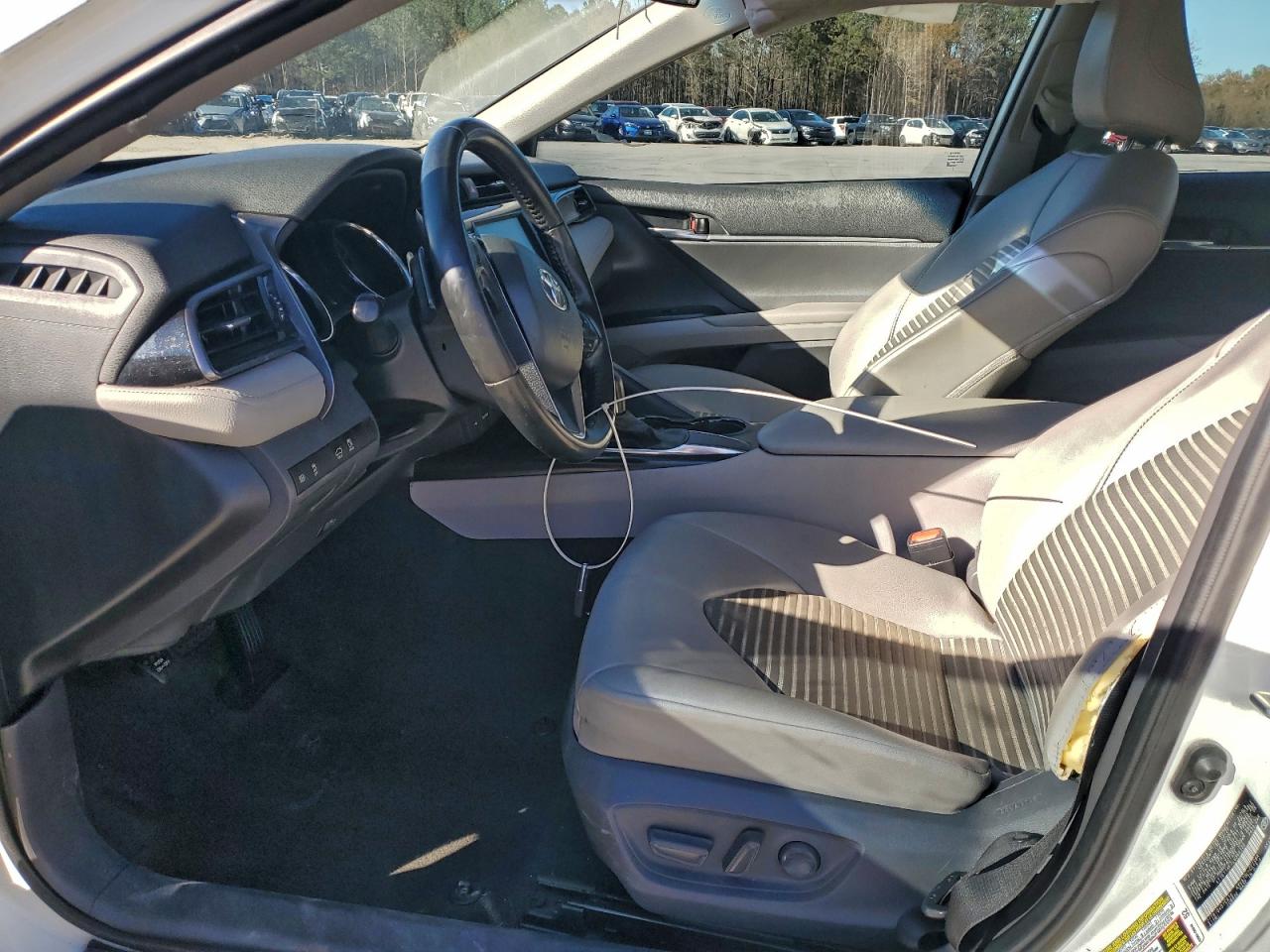 2020 TOYOTA CAMRY SE photo 7