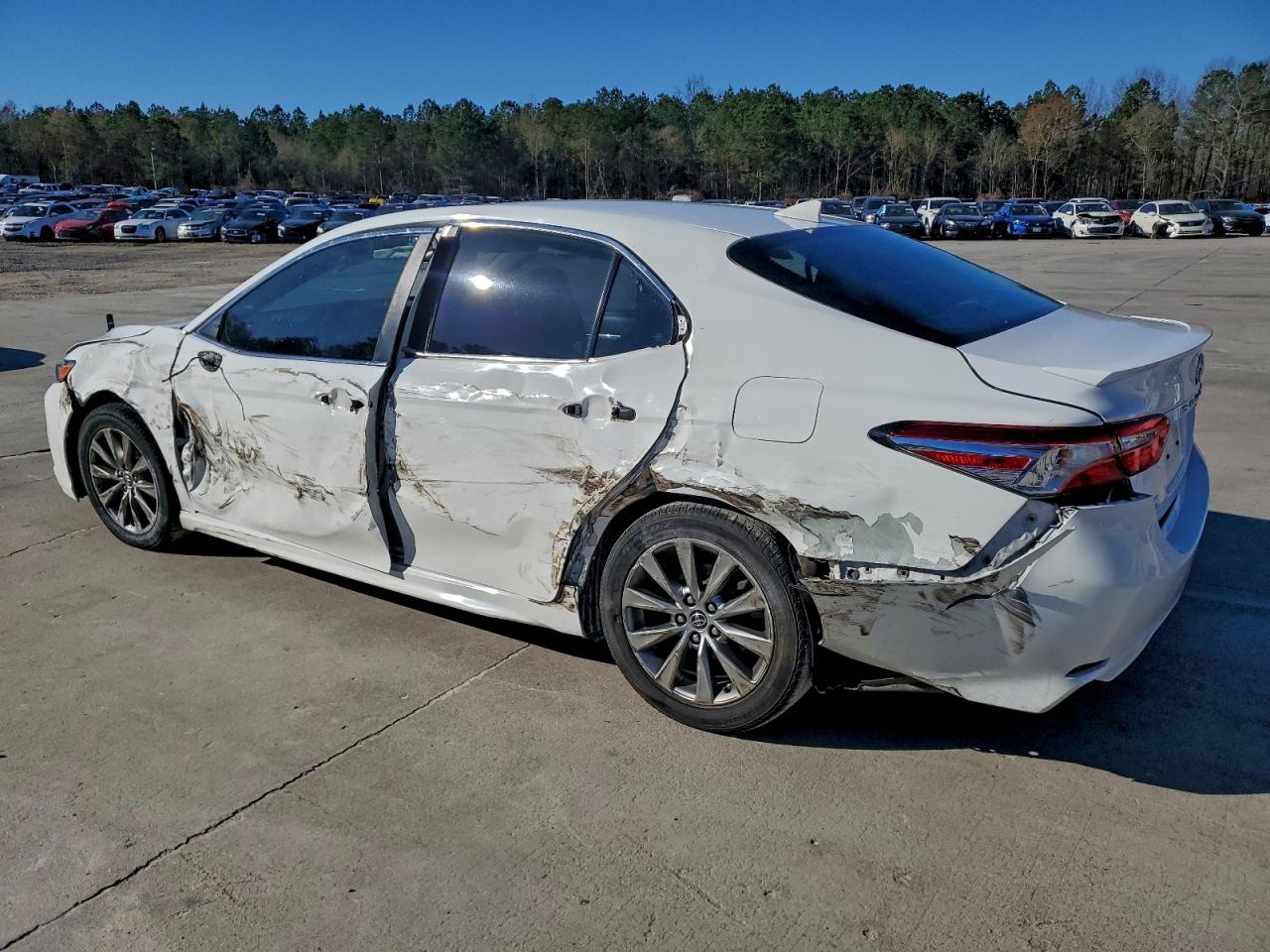 2020 TOYOTA CAMRY SE photo 2