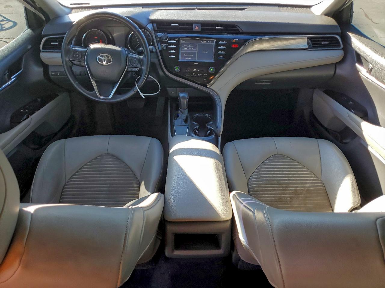 2020 TOYOTA CAMRY SE photo 8