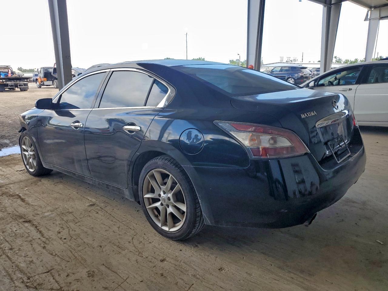 2013 NISSAN MAXIMA S photo 2