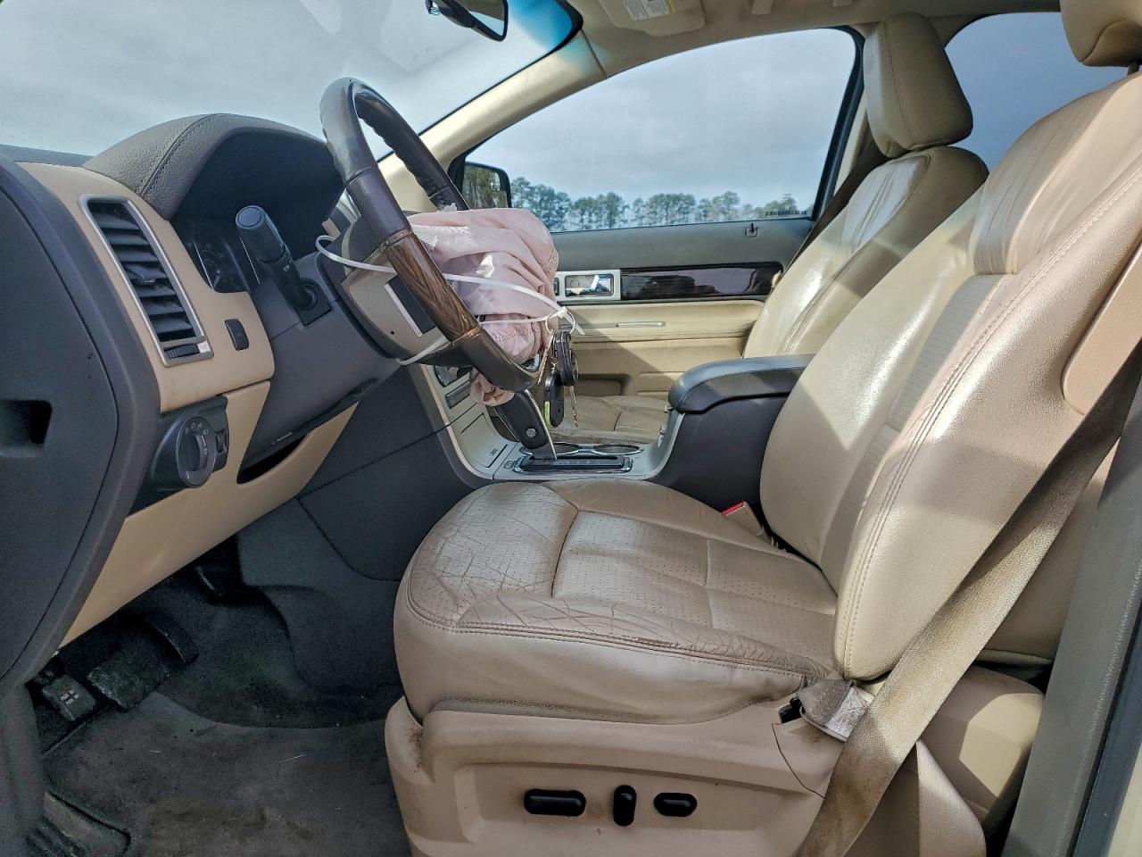 2010 LINCOLN TOWNHOUSE MKX photo 7