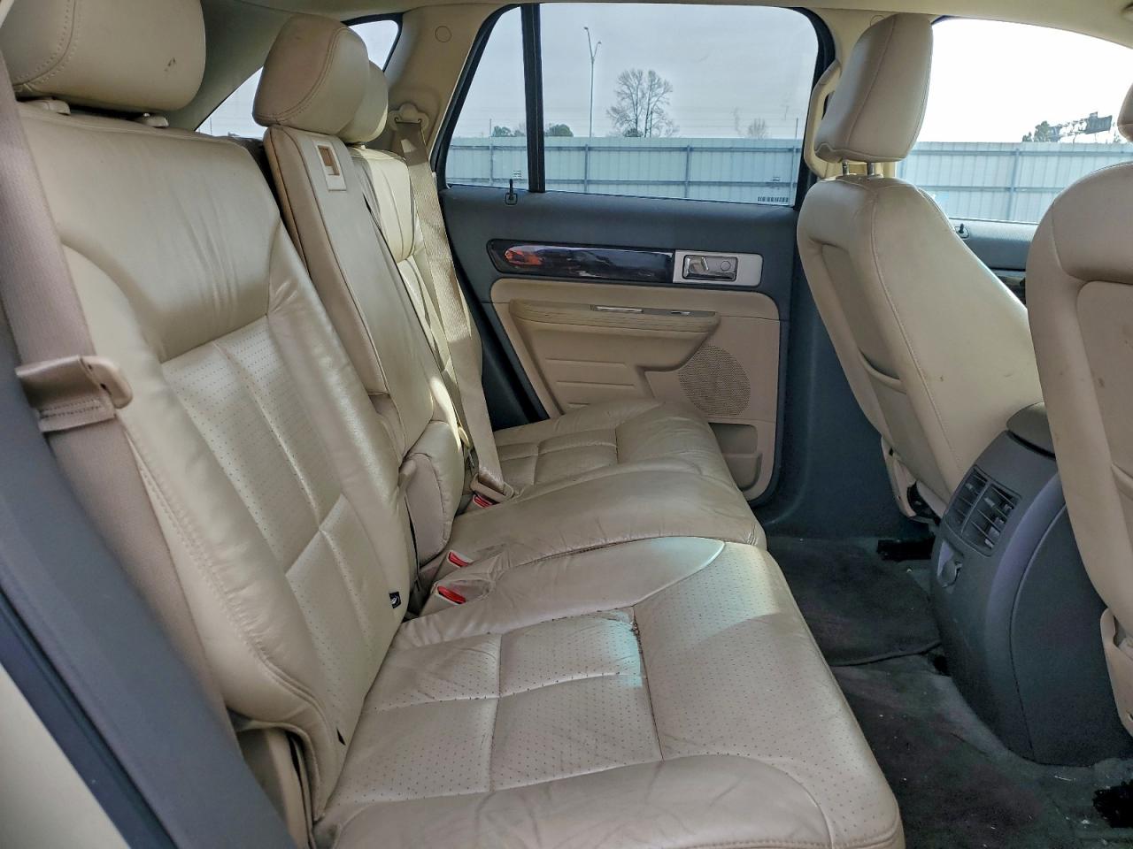 2010 LINCOLN TOWNHOUSE MKX photo 11