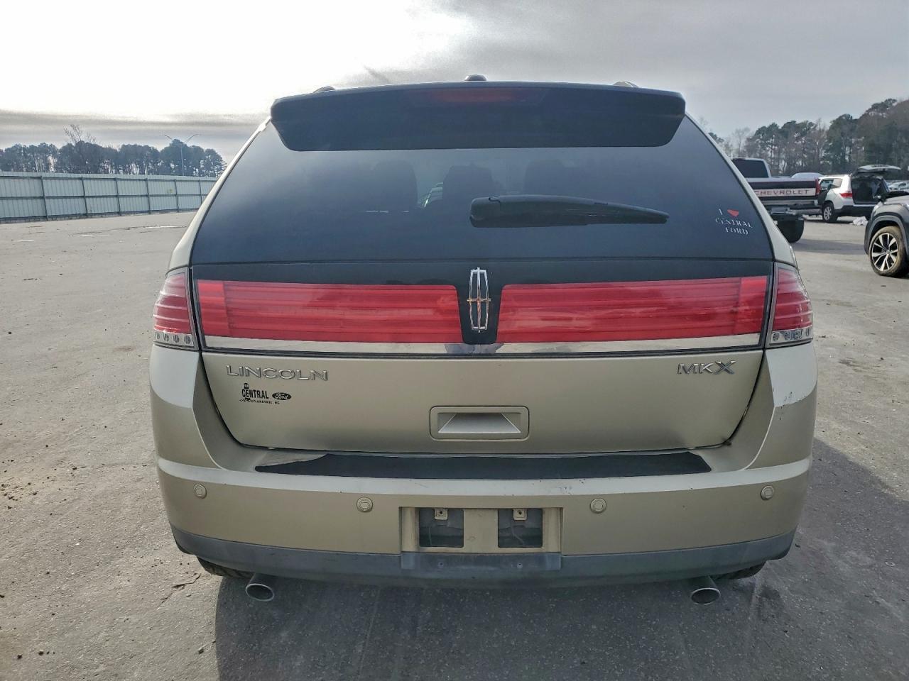 2010 LINCOLN TOWNHOUSE MKX photo 6