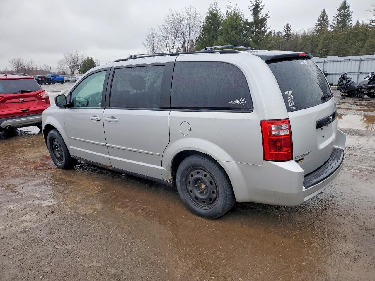 2010 DODGE GRAND CARAVAN SE photo 2