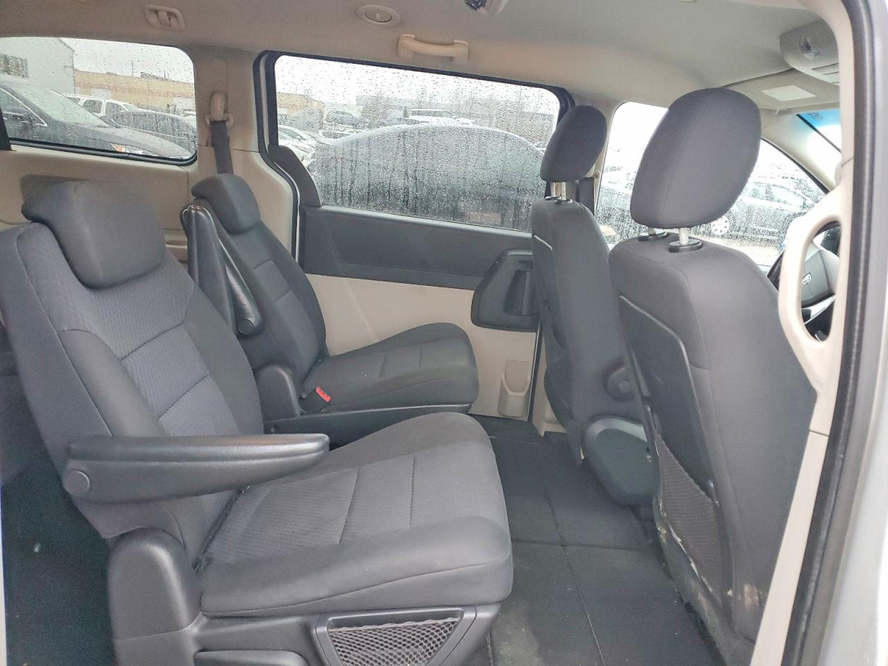 2010 DODGE GRAND CARAVAN SE photo 11
