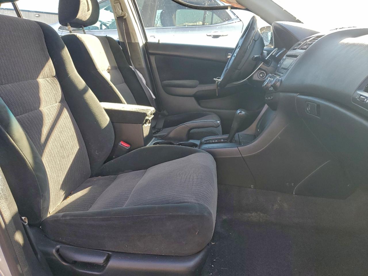 2005 HONDA ACCORD LX photo 7