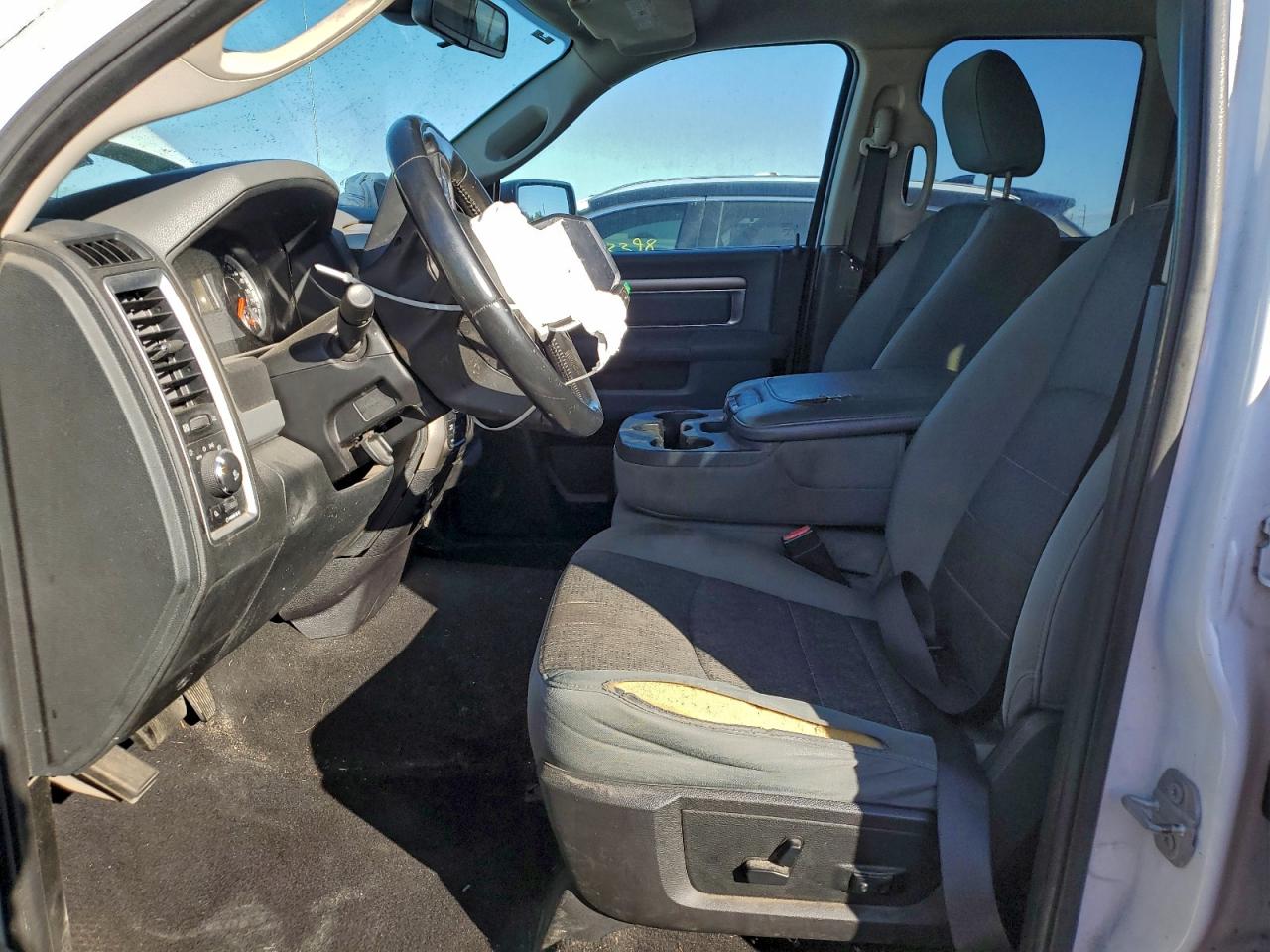 2015 RAM 1500 SLT photo 7
