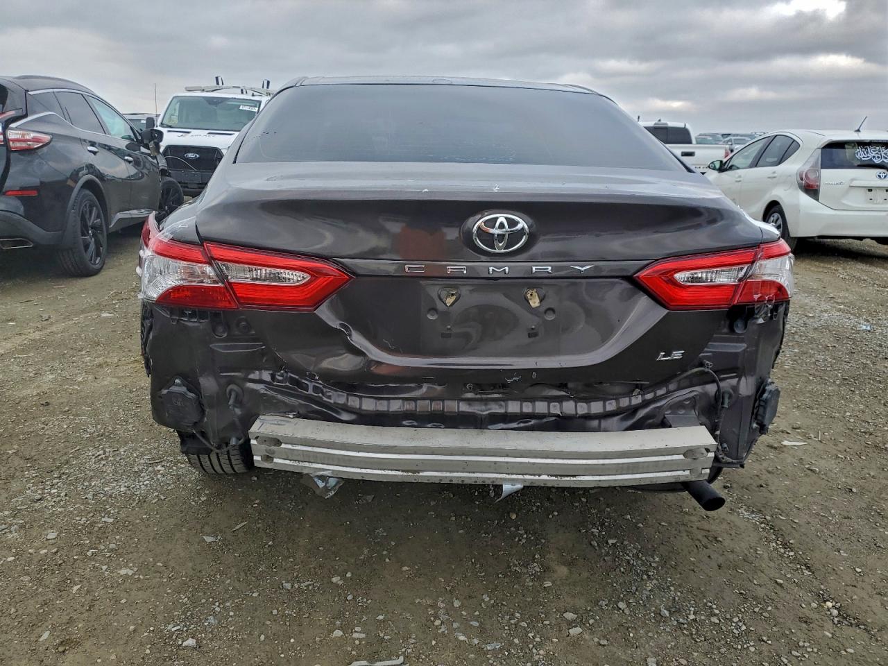 2018 TOYOTA CAMRY L photo 6