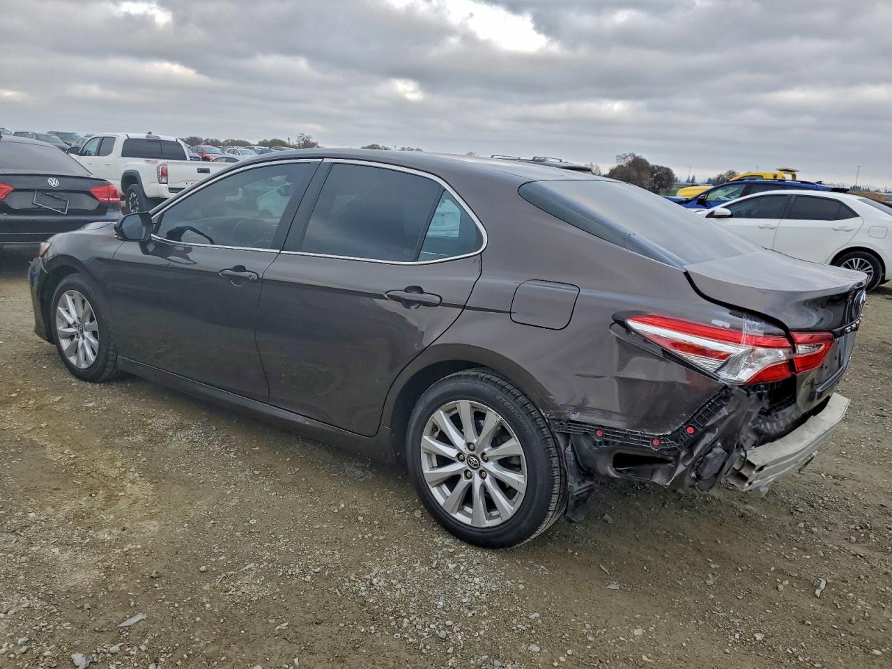 2018 TOYOTA CAMRY L photo 2