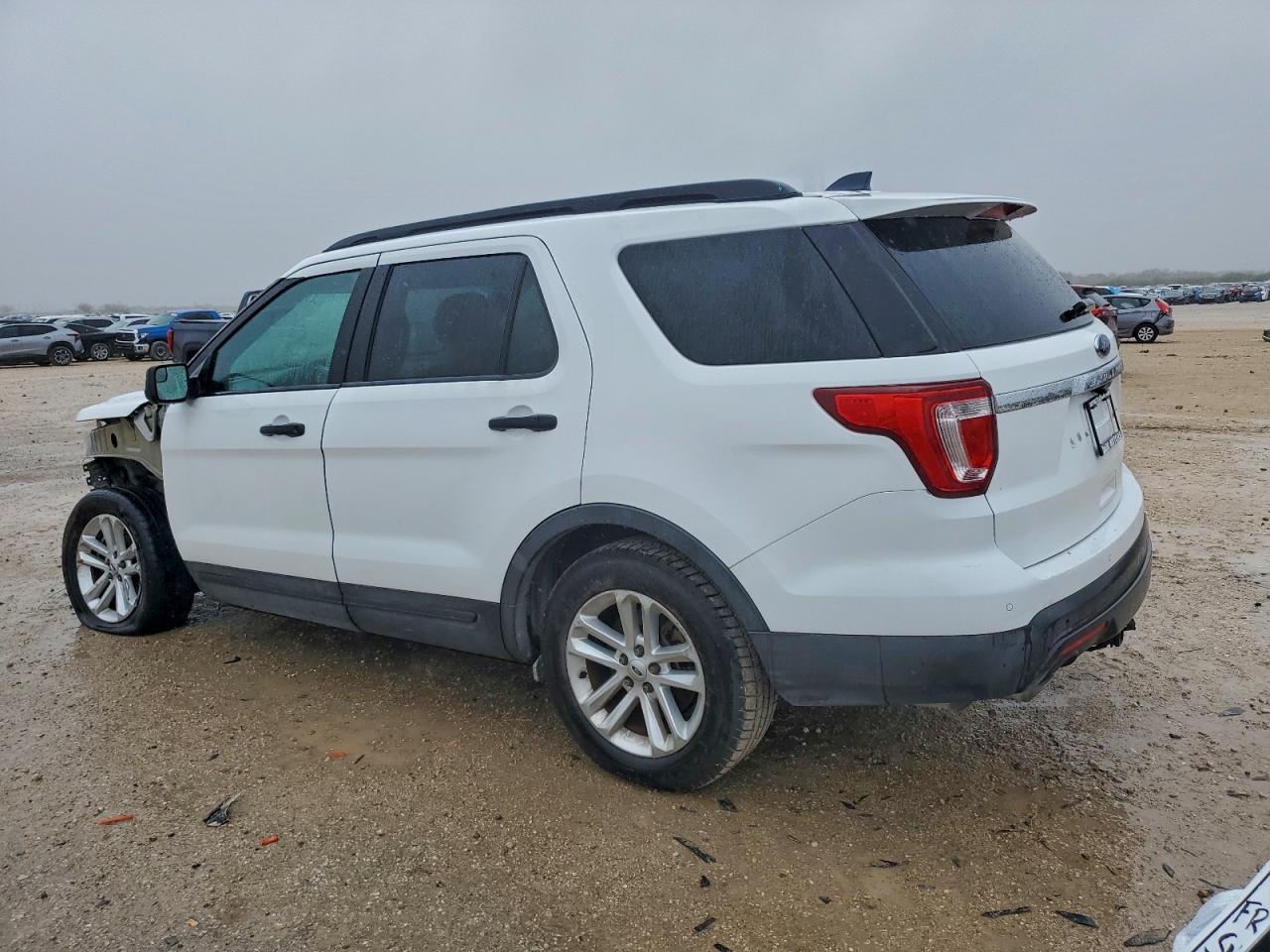 2017 FORD EXPLORER photo 2