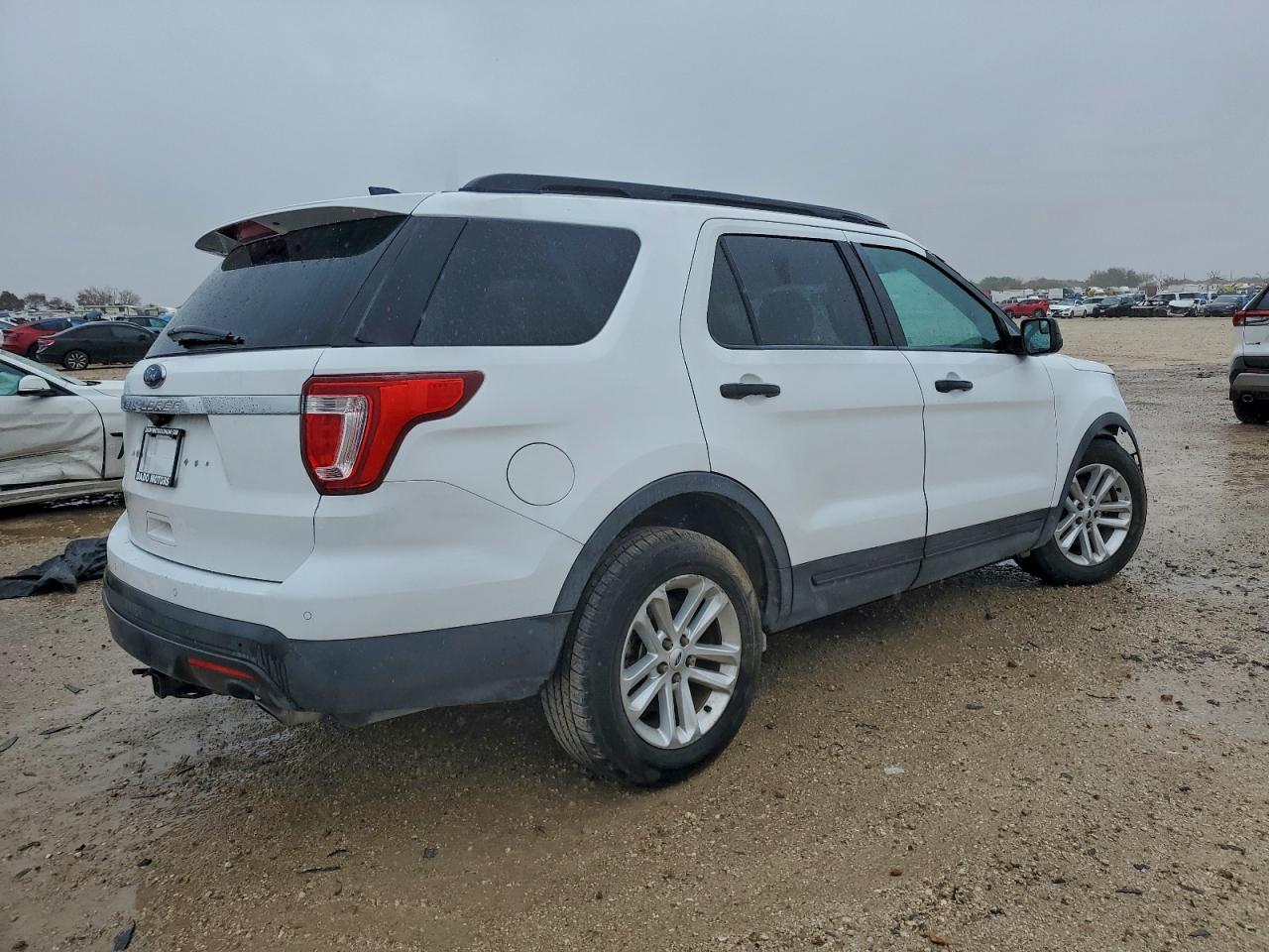 2017 FORD EXPLORER photo 3
