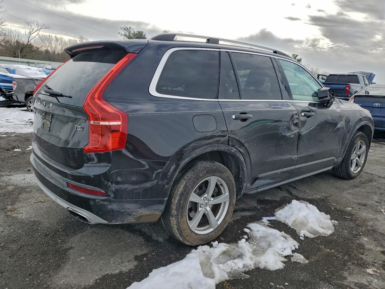 2017 VOLVO XC90 T5 photo 3