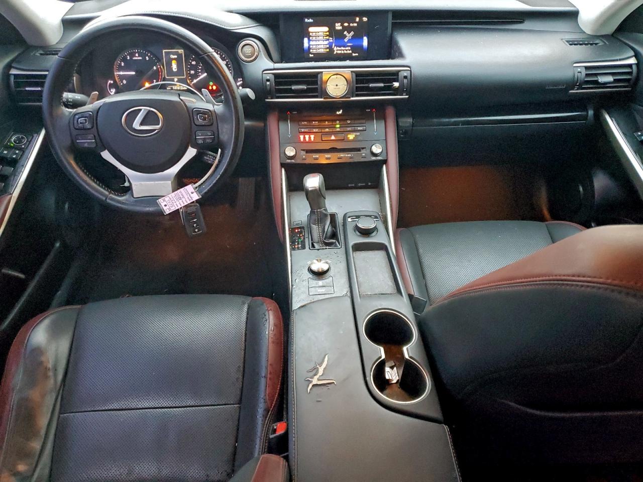 2017 LEXUS IS 200T photo 8
