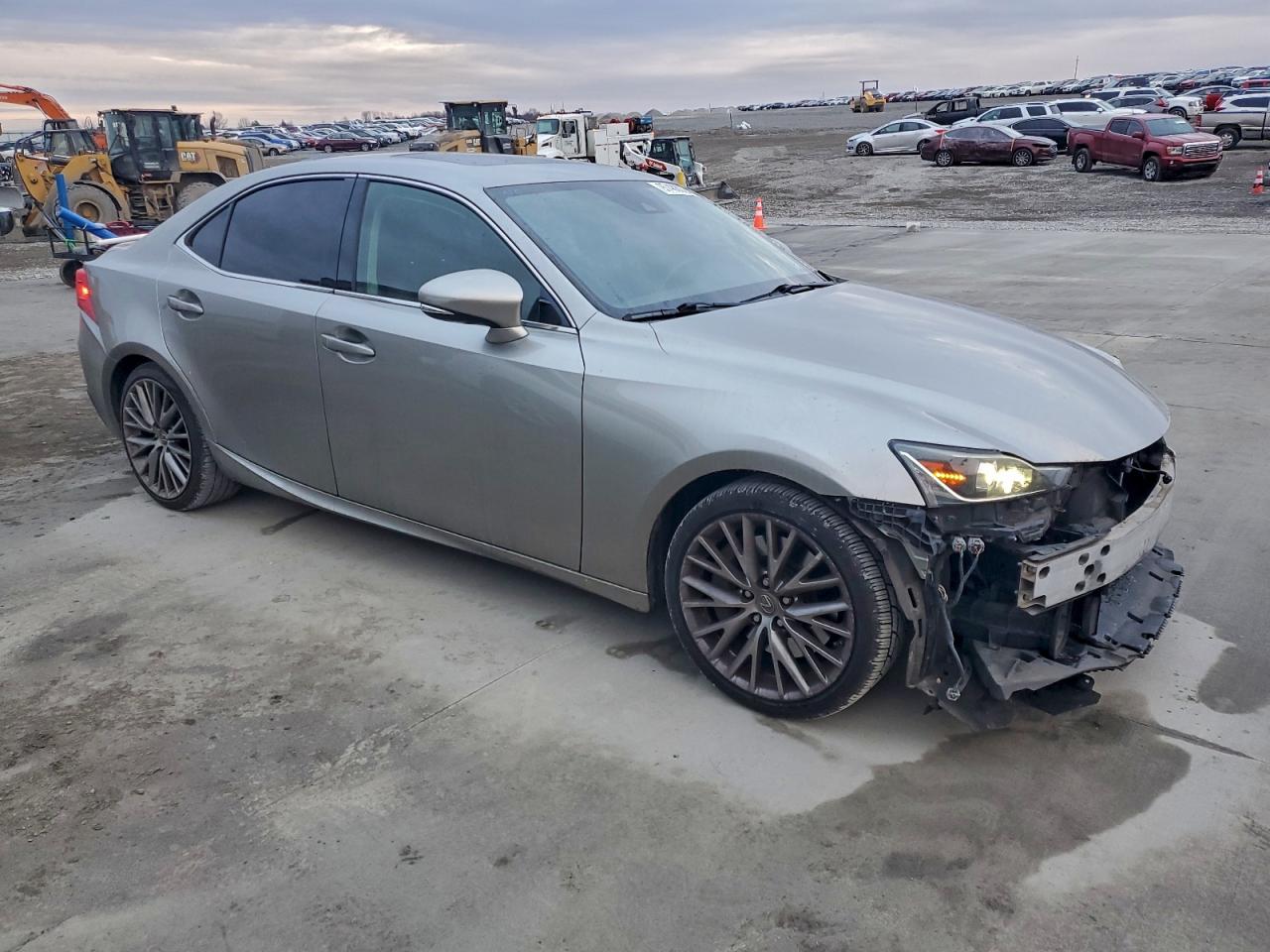 2017 LEXUS IS 200T photo 4