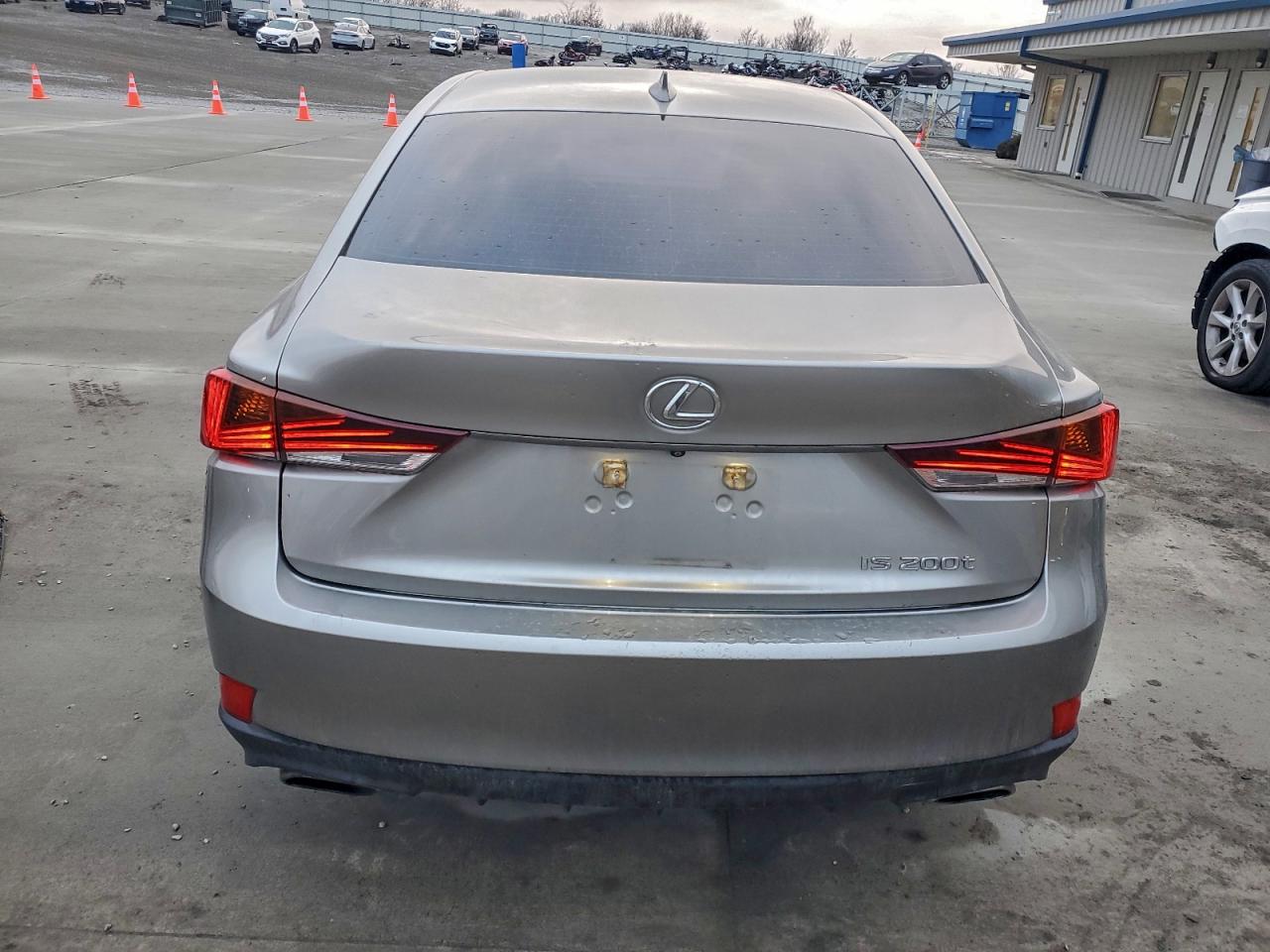 2017 LEXUS IS 200T photo 6