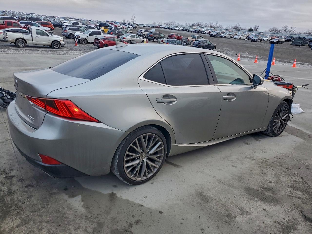 2017 LEXUS IS 200T photo 3
