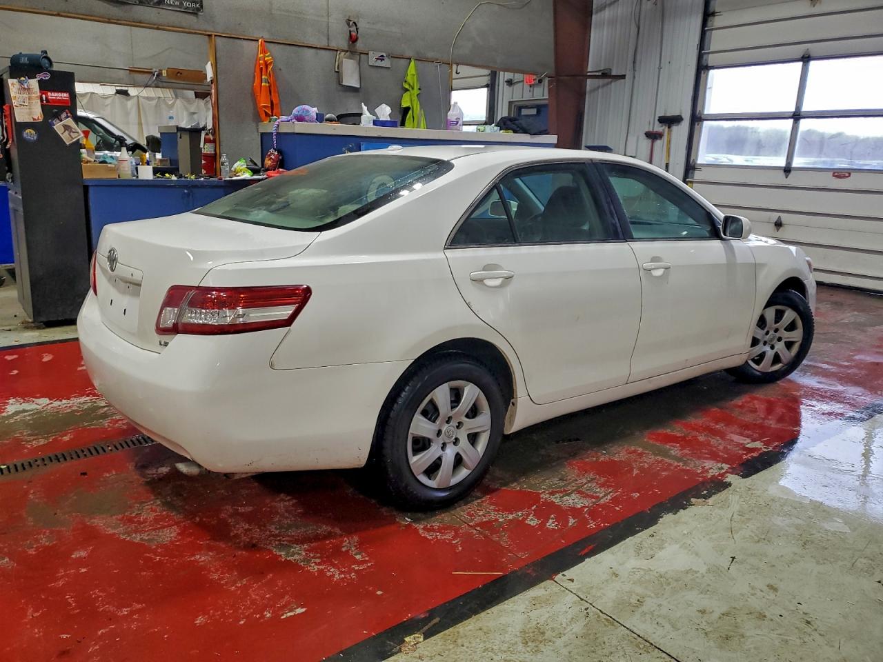2011 TOYOTA CAMRY BASE photo 3