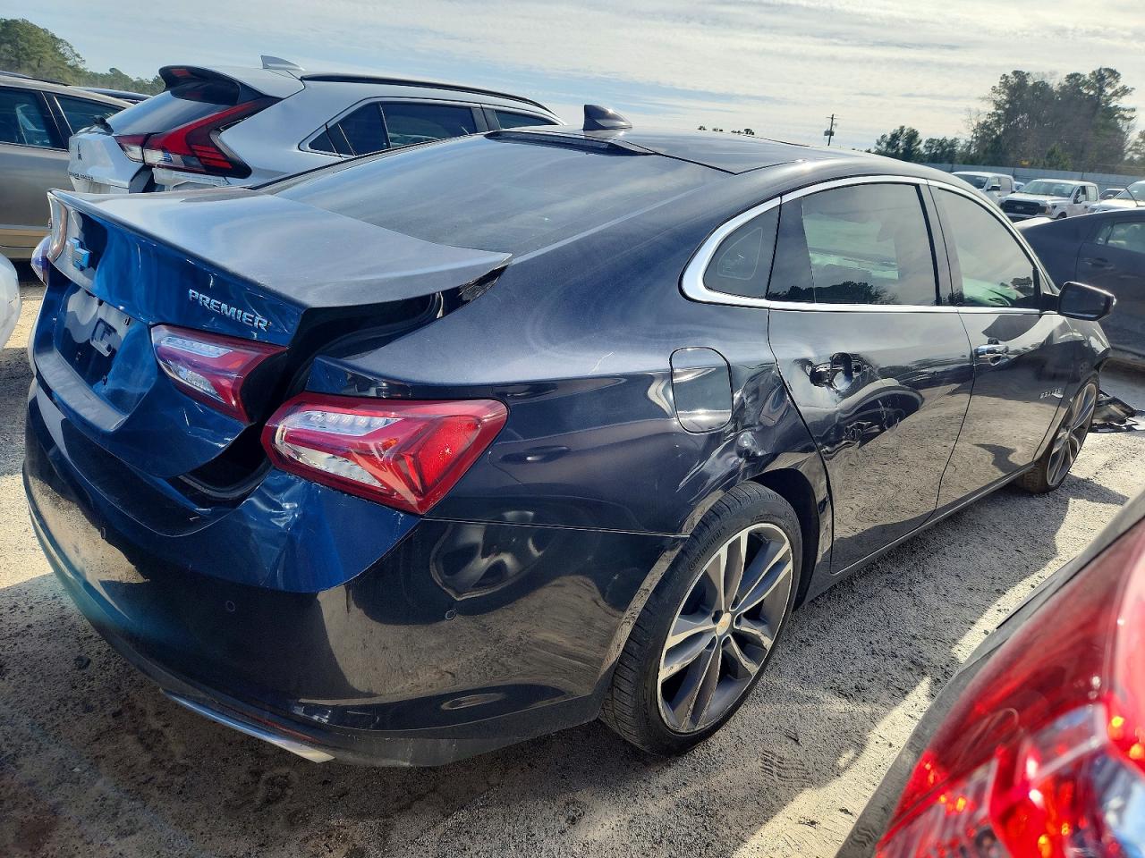 2022 CHEVROLET MALIBU PREMIER photo 3