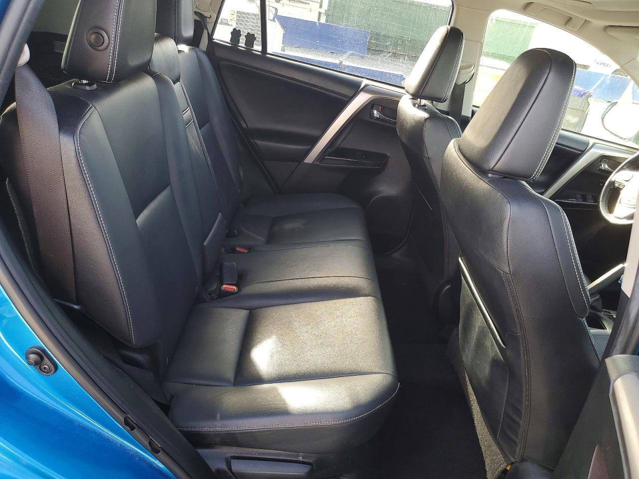 2017 TOYOTA RAV4 HV LIMITED photo 11