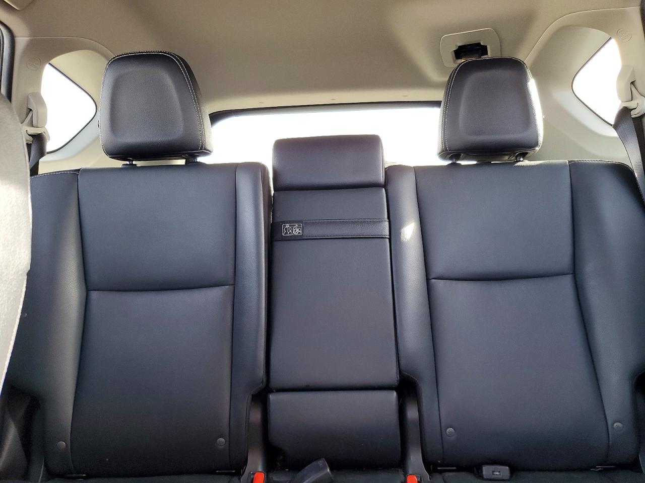 2017 TOYOTA RAV4 HV LIMITED photo 10