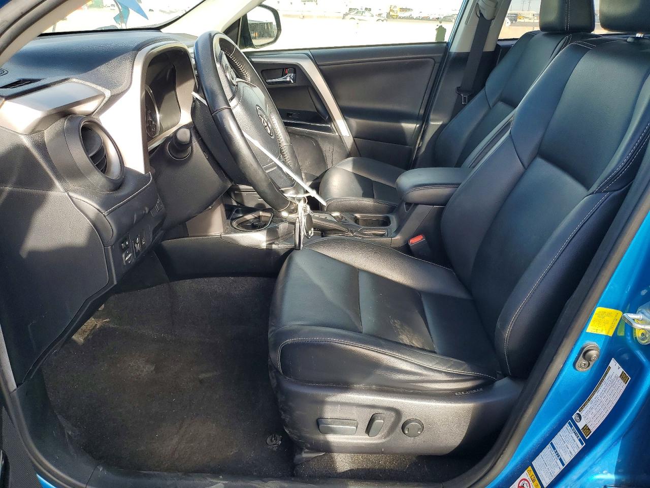 2017 TOYOTA RAV4 HV LIMITED photo 7