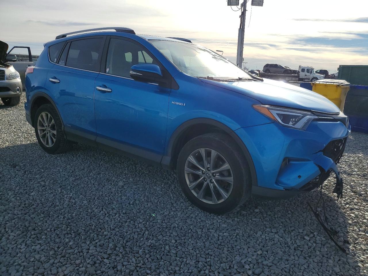 2017 TOYOTA RAV4 HV LIMITED photo 4