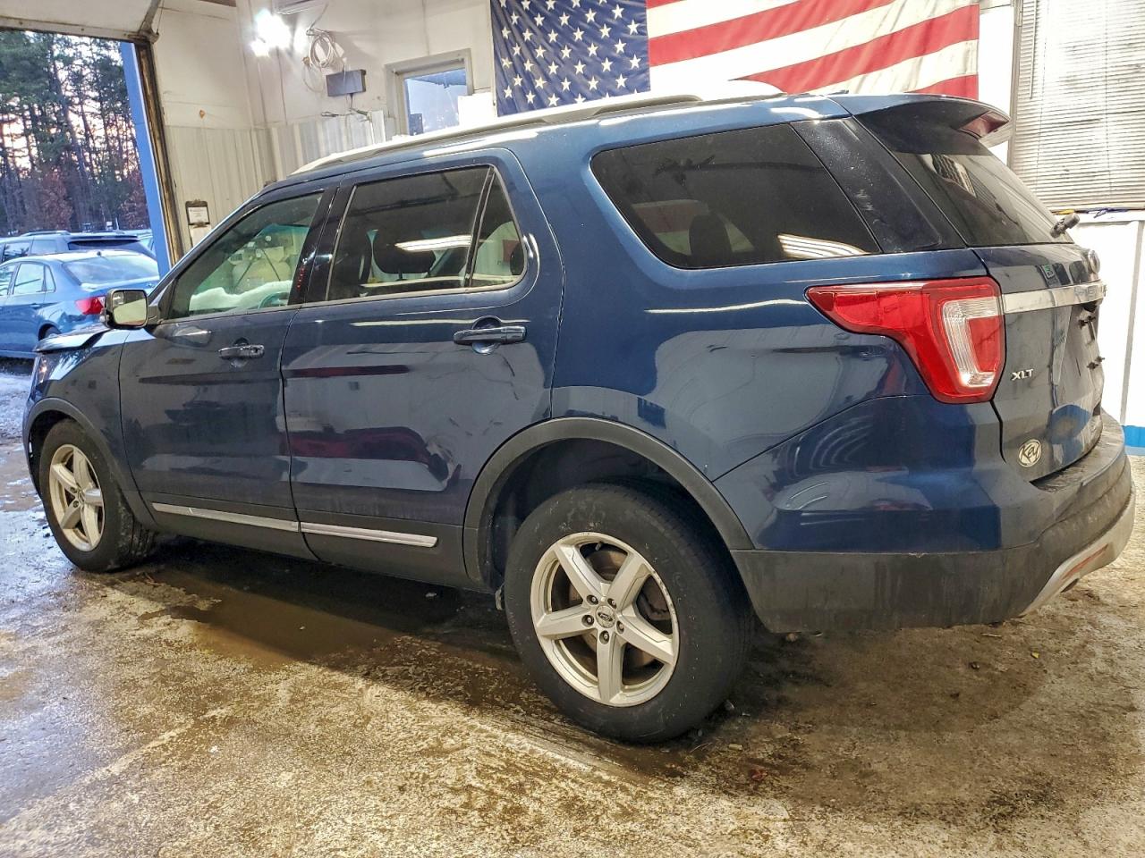 2016 FORD EXPLORER XLT photo 2