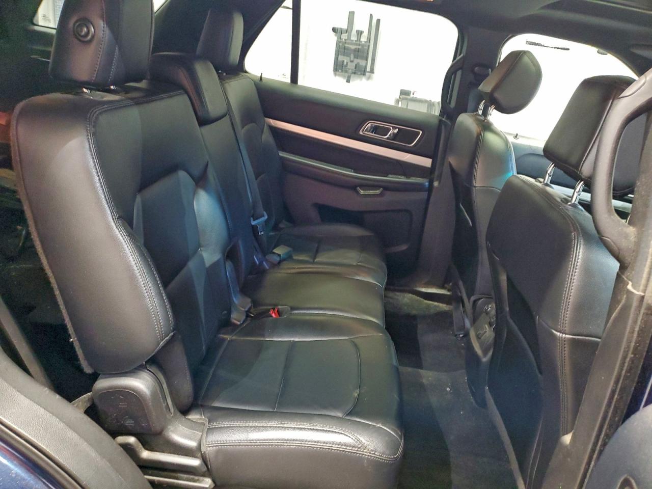 2016 FORD EXPLORER XLT photo 11