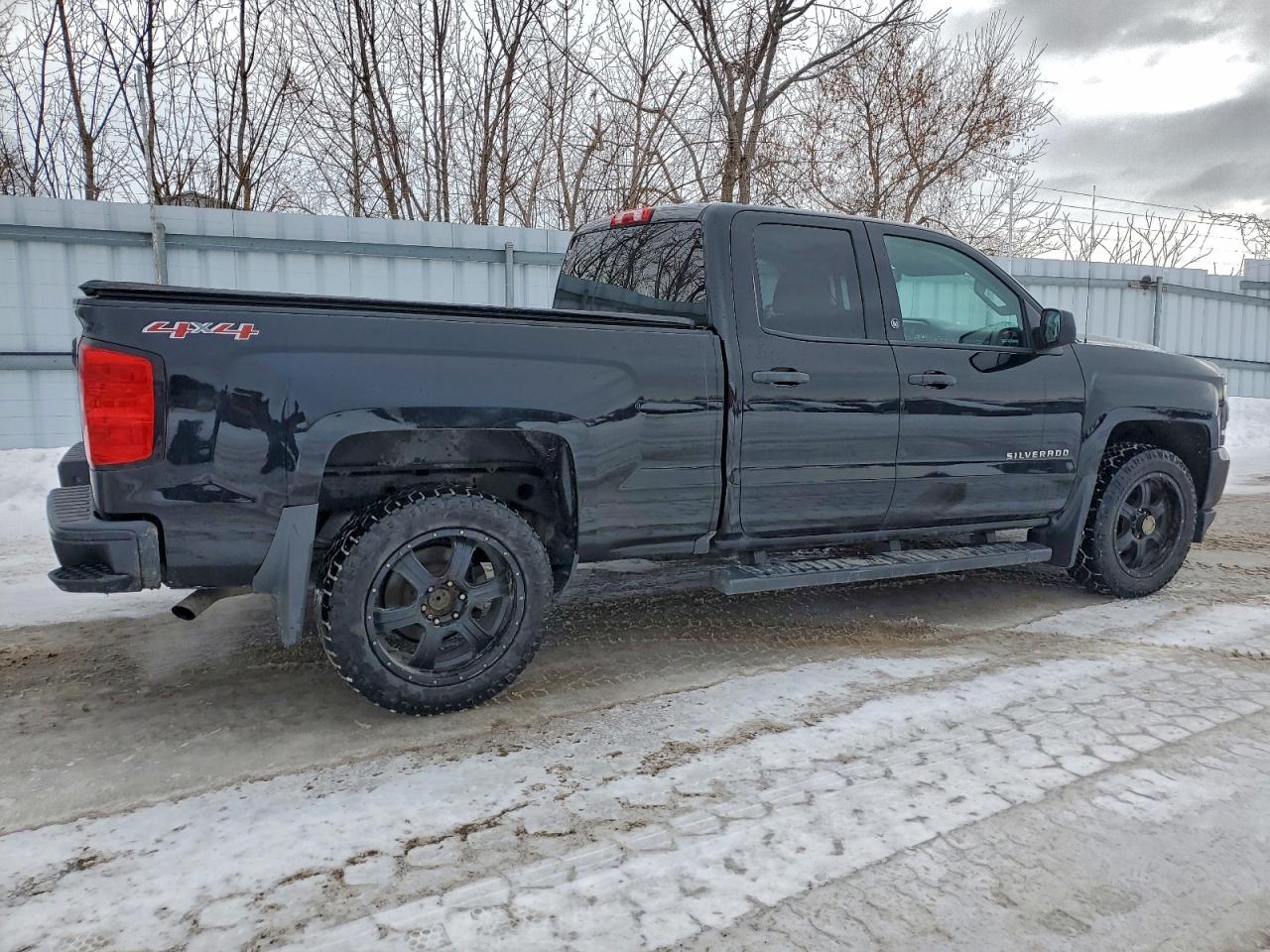2017 CHEVROLET SILVERADO K1500 photo 3
