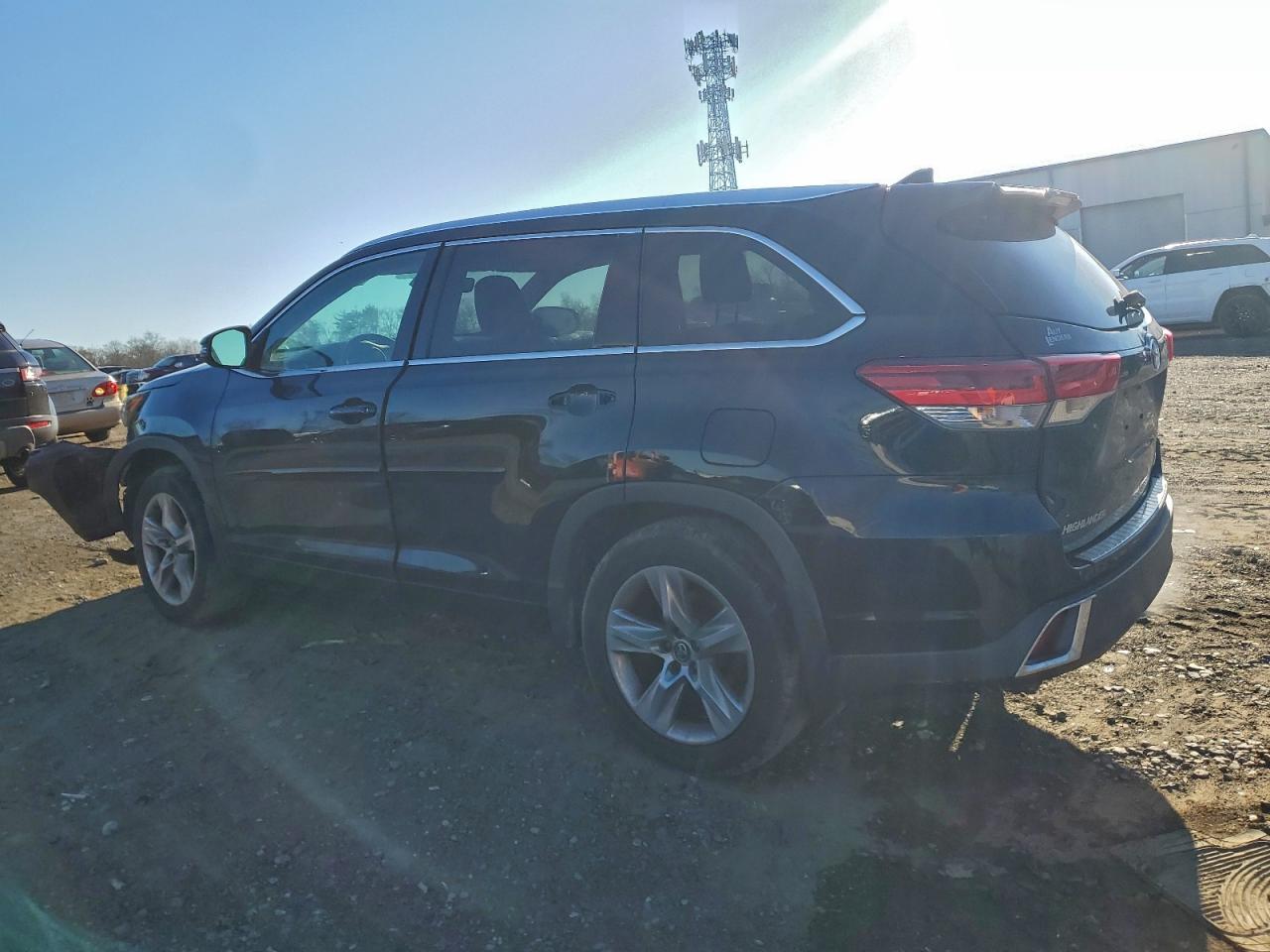 2018 TOYOTA HIGHLANDER LIMITED photo 2