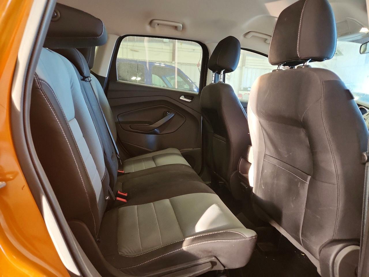 2016 FORD ESCAPE SE photo 11