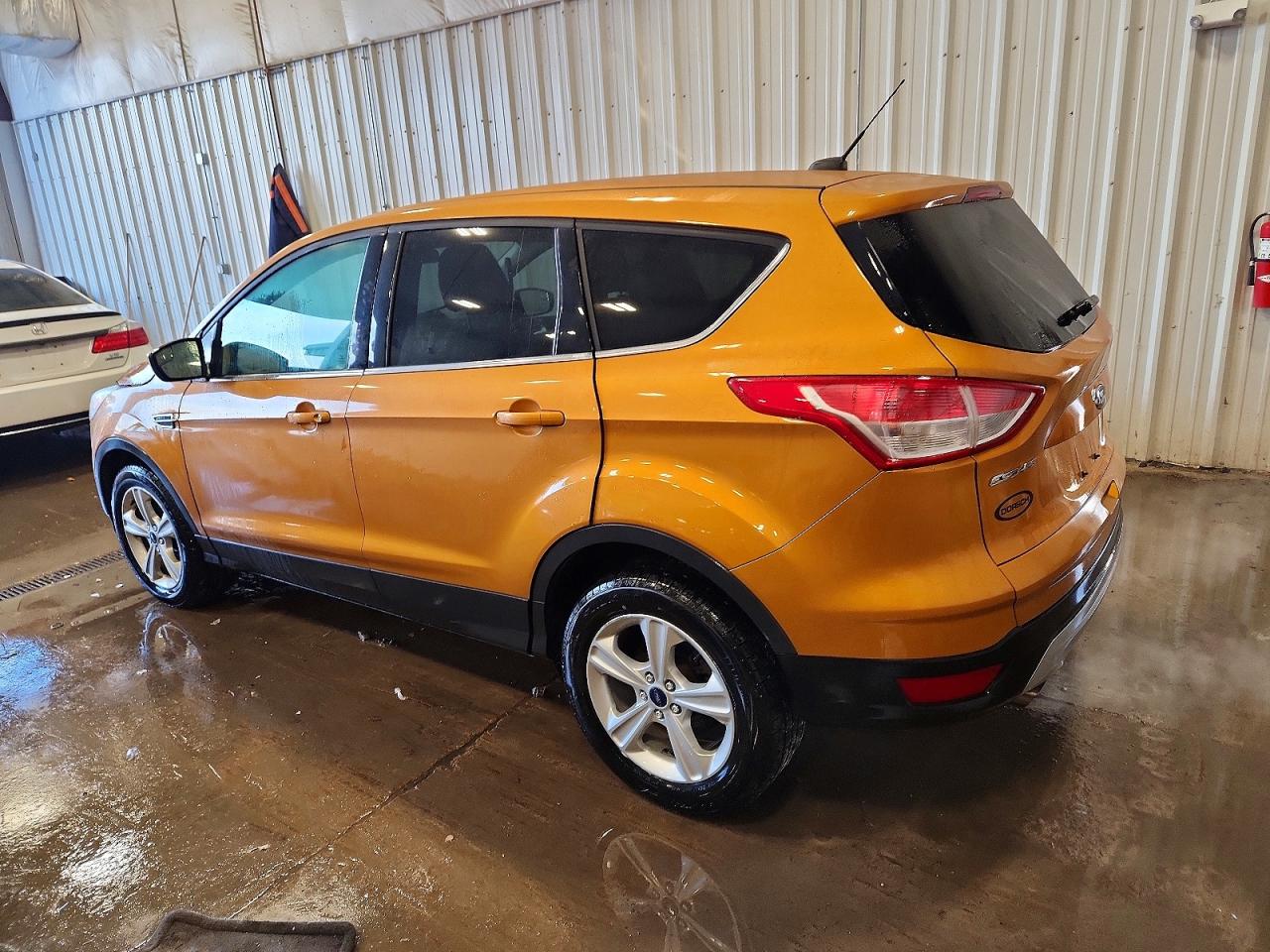 2016 FORD ESCAPE SE photo 2