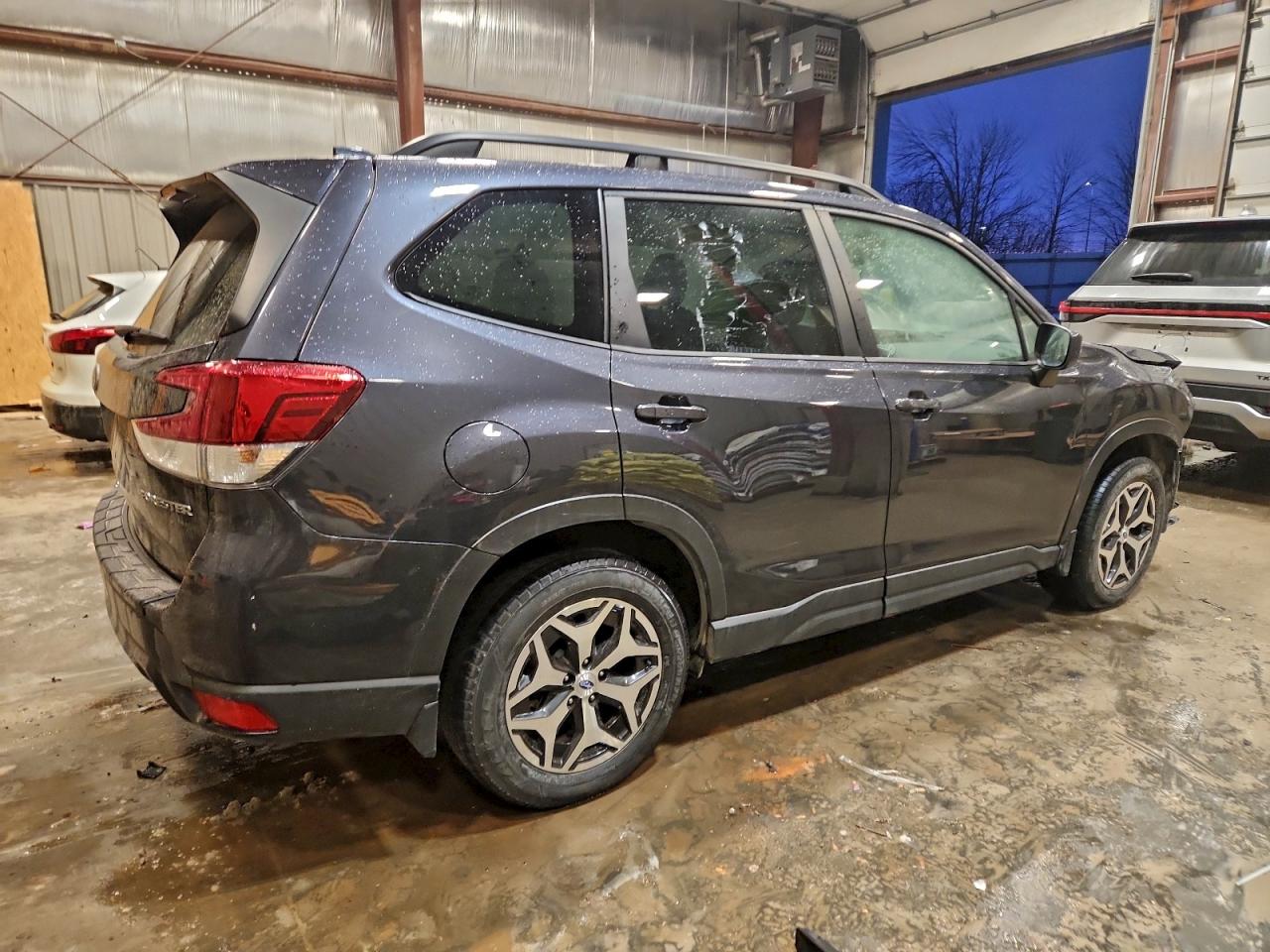 2019 SUBARU FORESTER PREMIUM photo 3