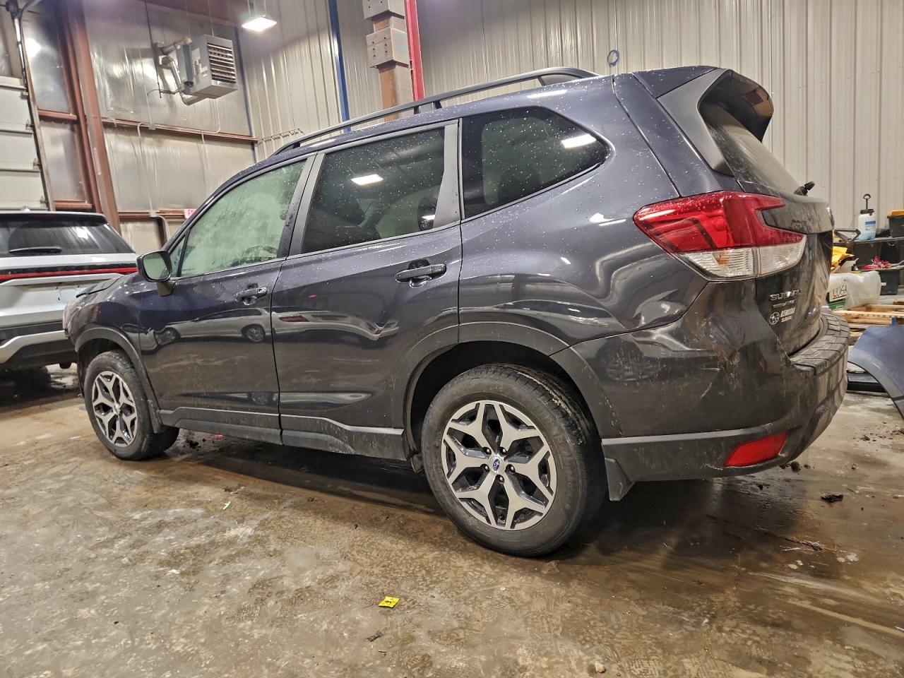 2019 SUBARU FORESTER PREMIUM photo 2