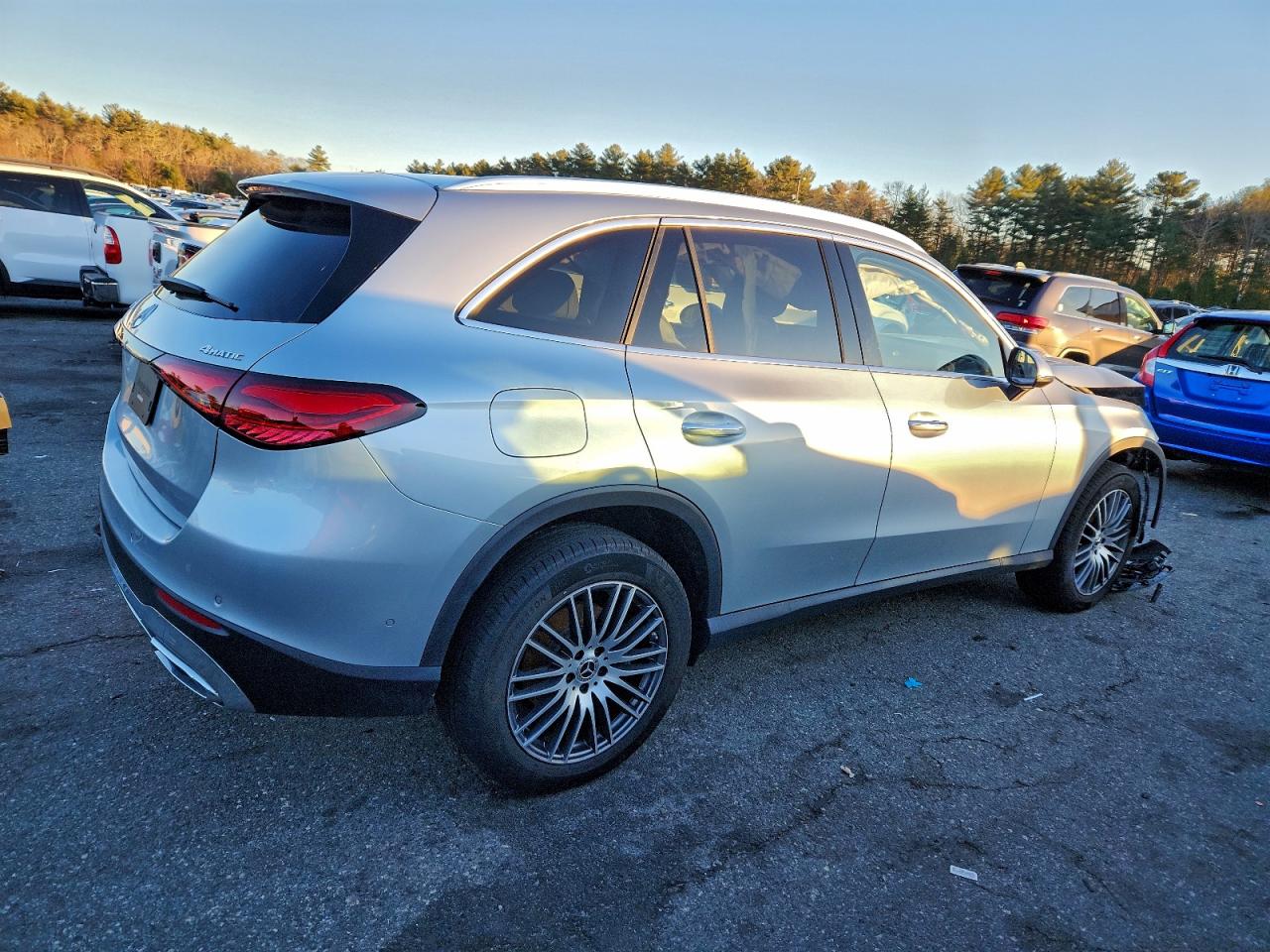 2025 MERCEDES-BENZ GLC 300 4MATIC photo 3