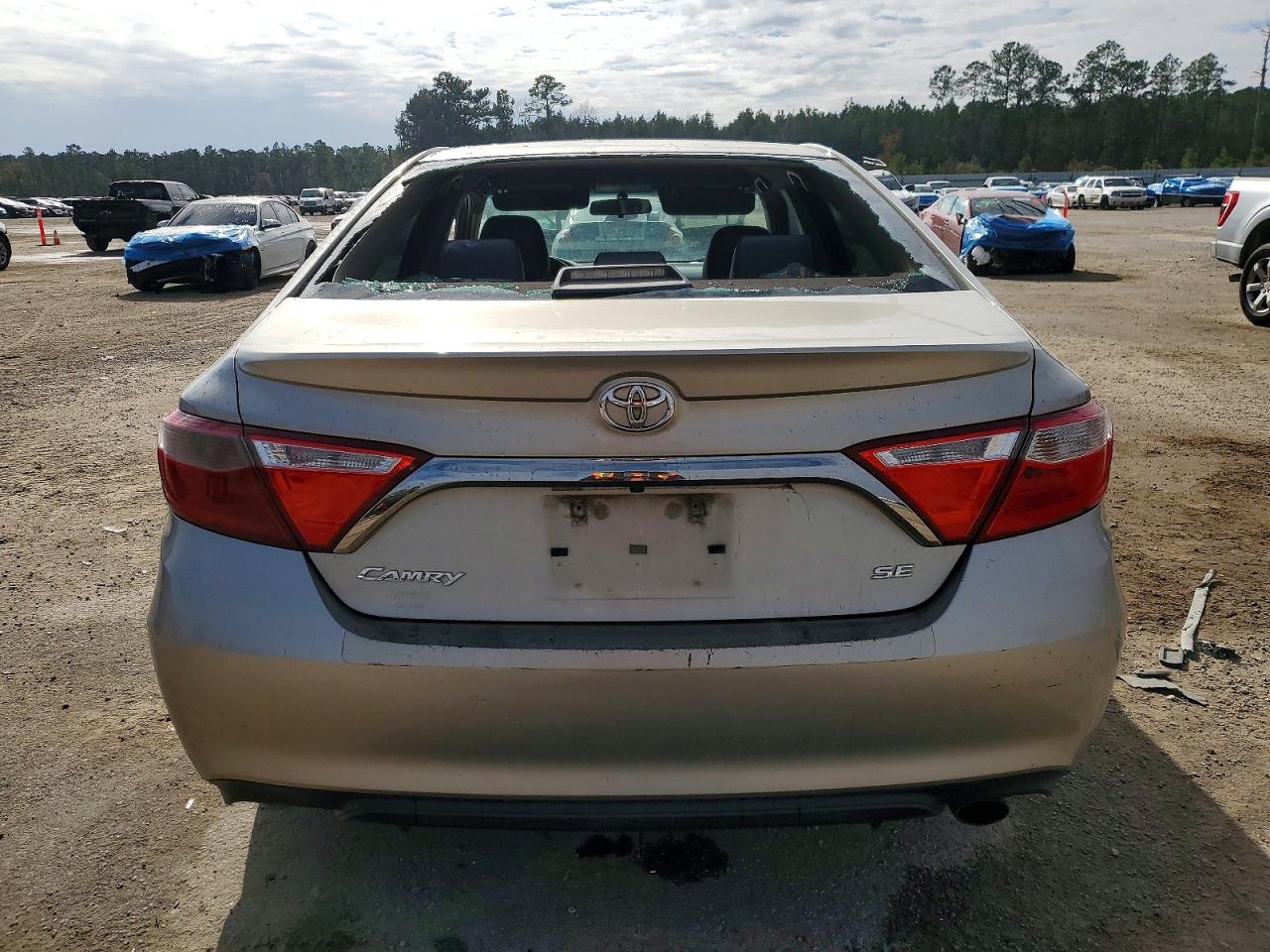 2017 TOYOTA CAMRY LE photo 6