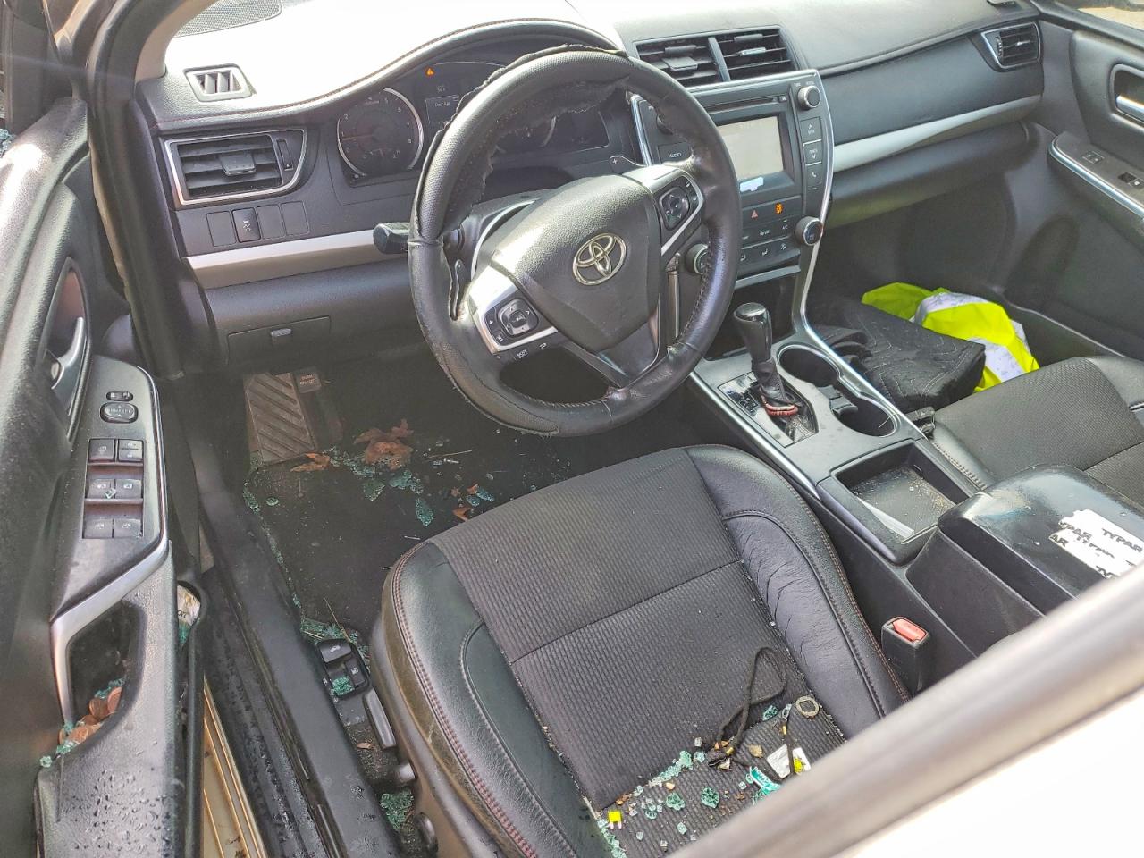 2017 TOYOTA CAMRY LE photo 8