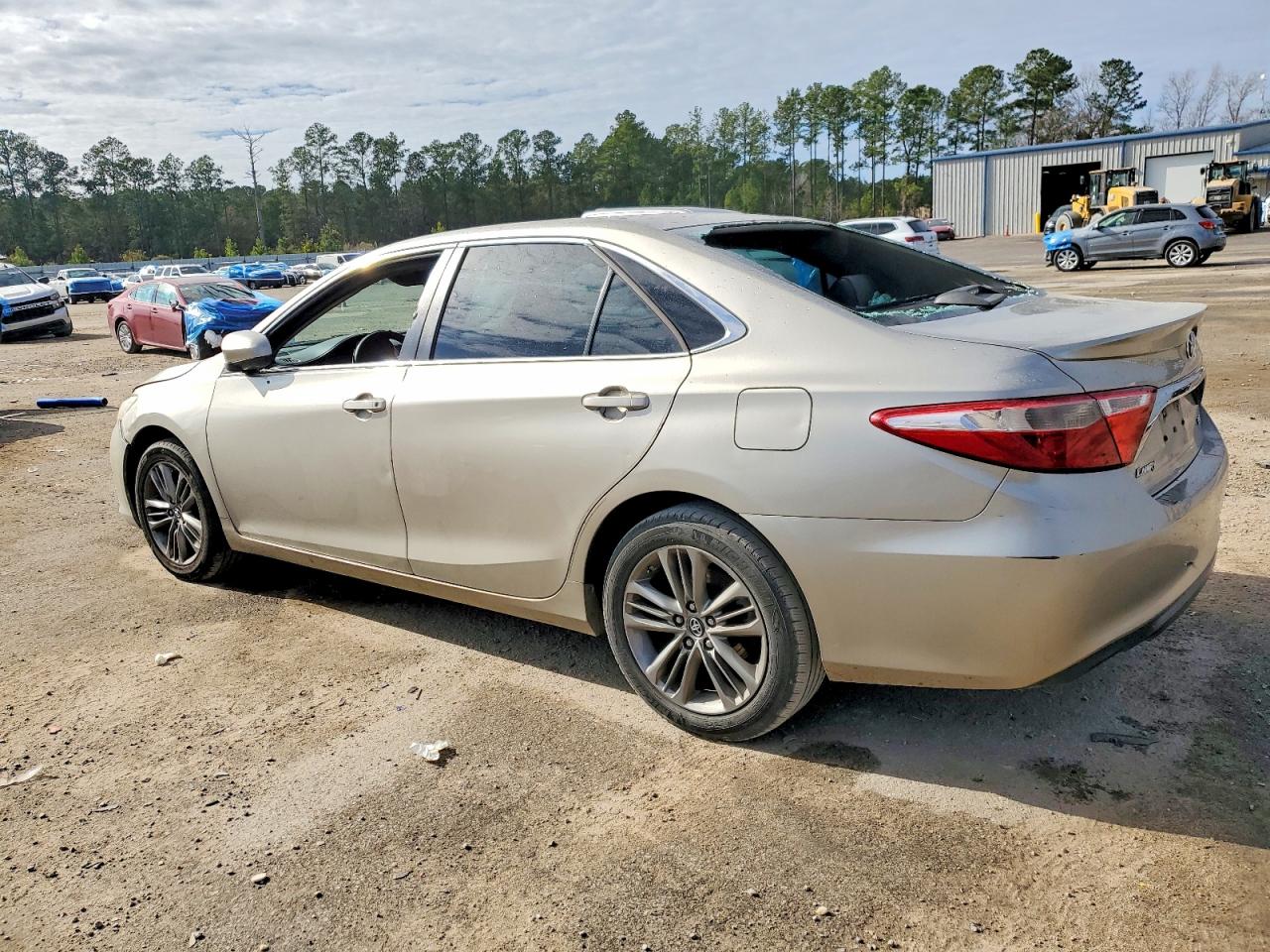 2017 TOYOTA CAMRY LE photo 2