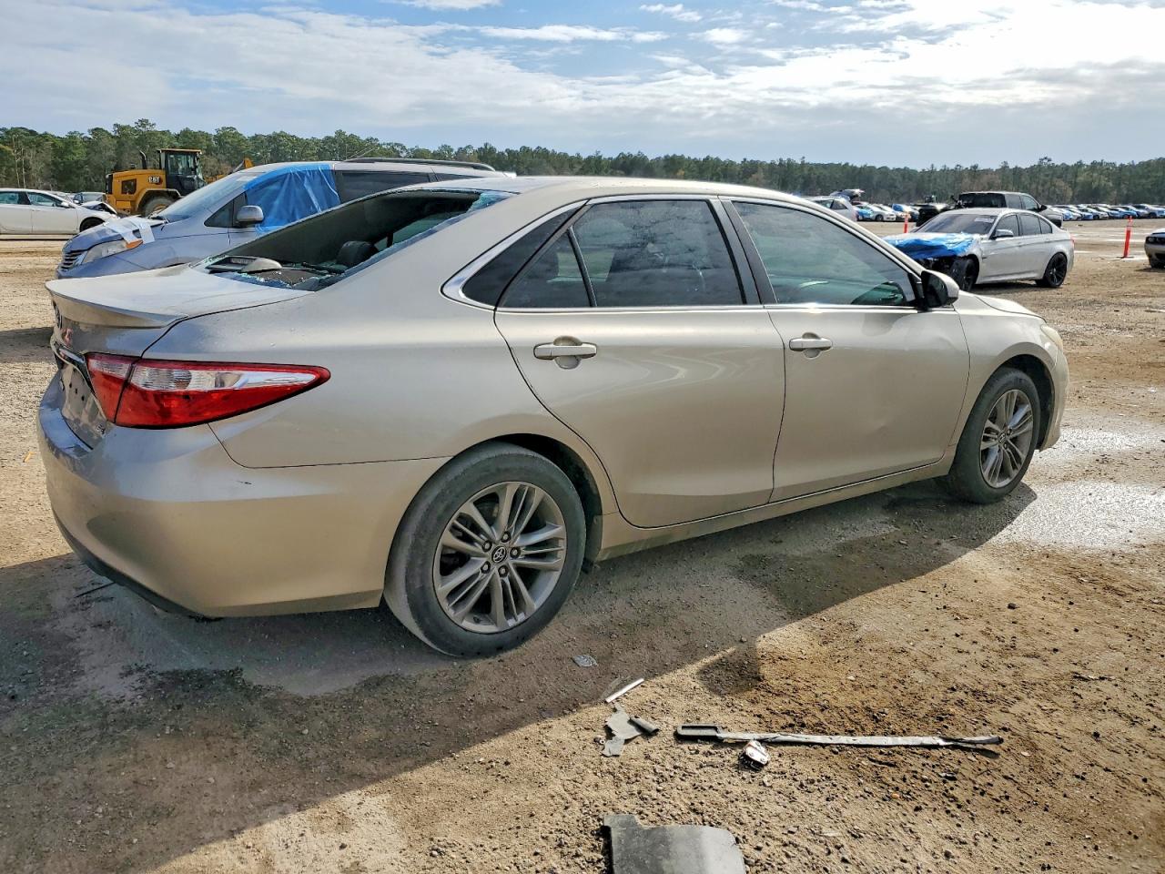 2017 TOYOTA CAMRY LE photo 3