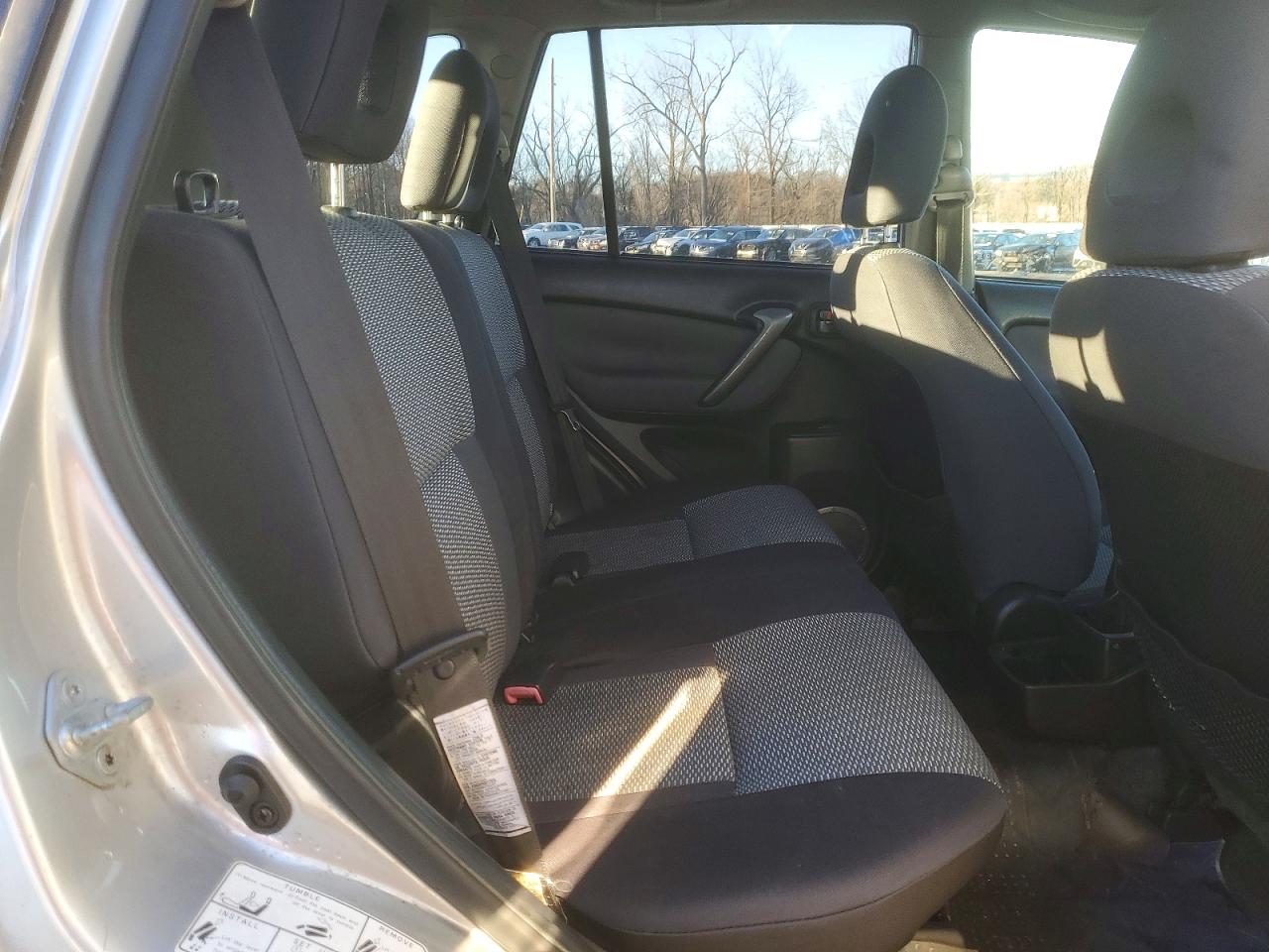 2005 TOYOTA RAV4 photo 11
