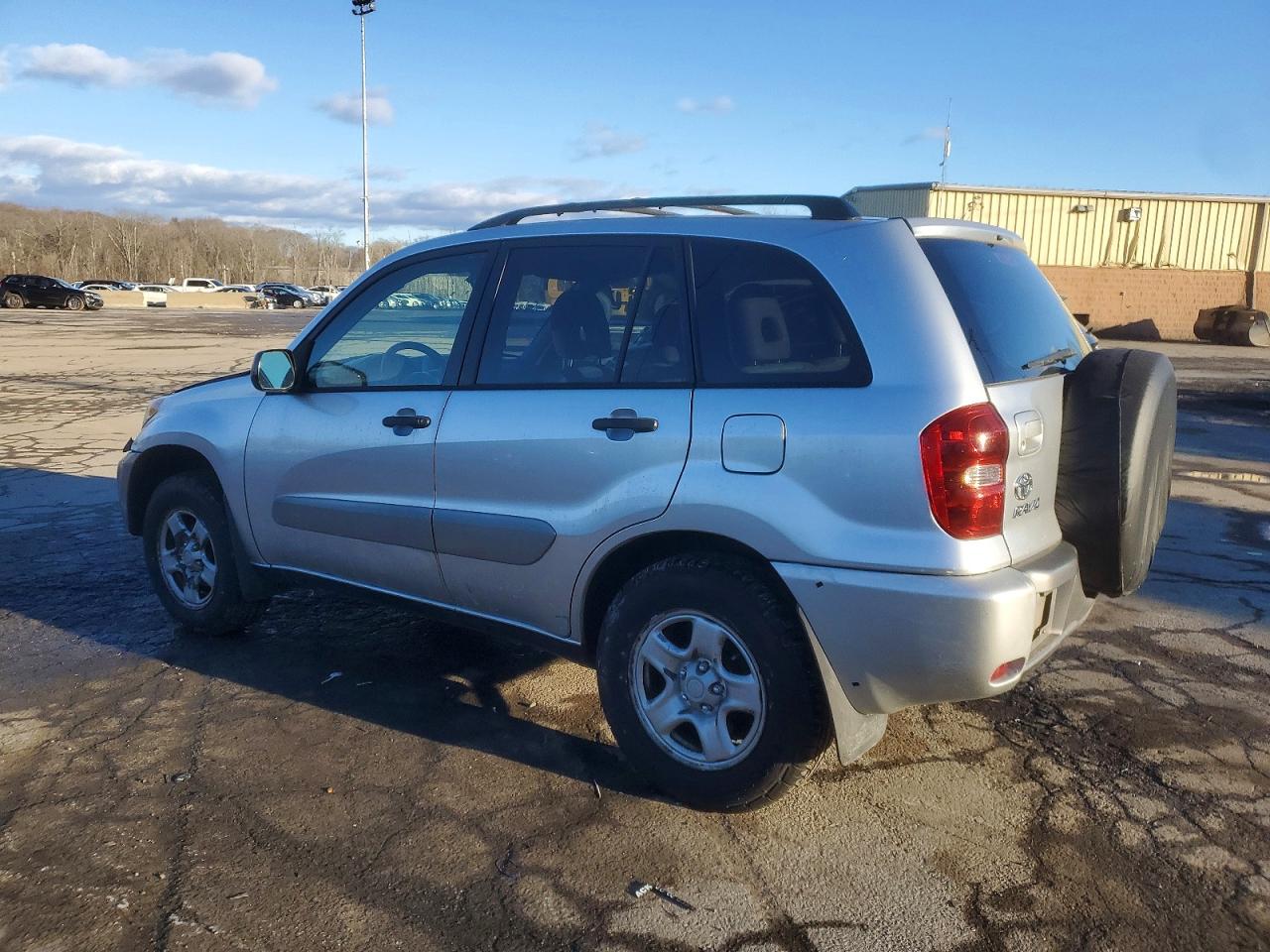 2005 TOYOTA RAV4 photo 2