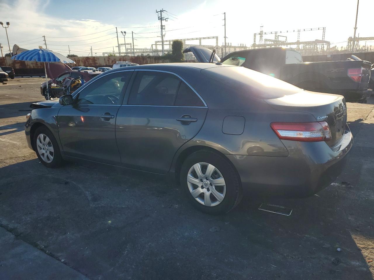 2011 TOYOTA CAMRY LE photo 2