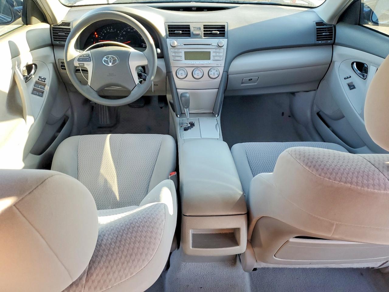 2011 TOYOTA CAMRY LE photo 8