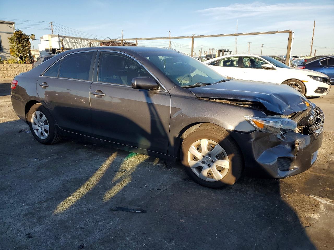 2011 TOYOTA CAMRY LE photo 4