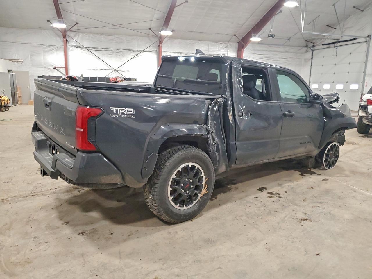 2024 TOYOTA TACOMA DOUBLE CAB photo 3